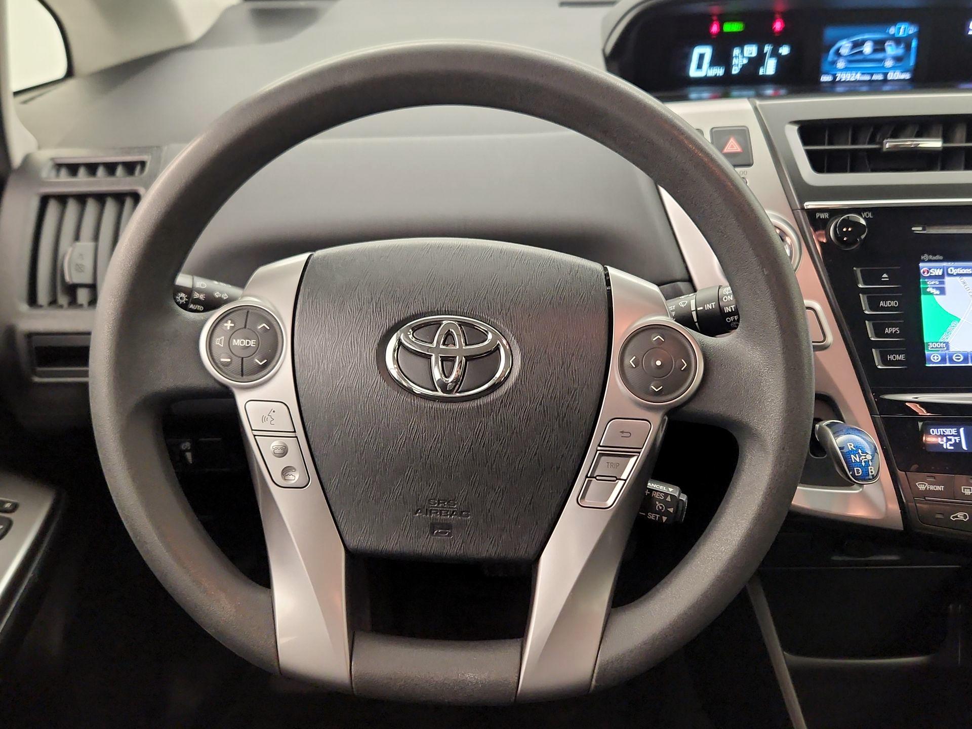 Thumbnail: 2015 Toyota Prius v - 10