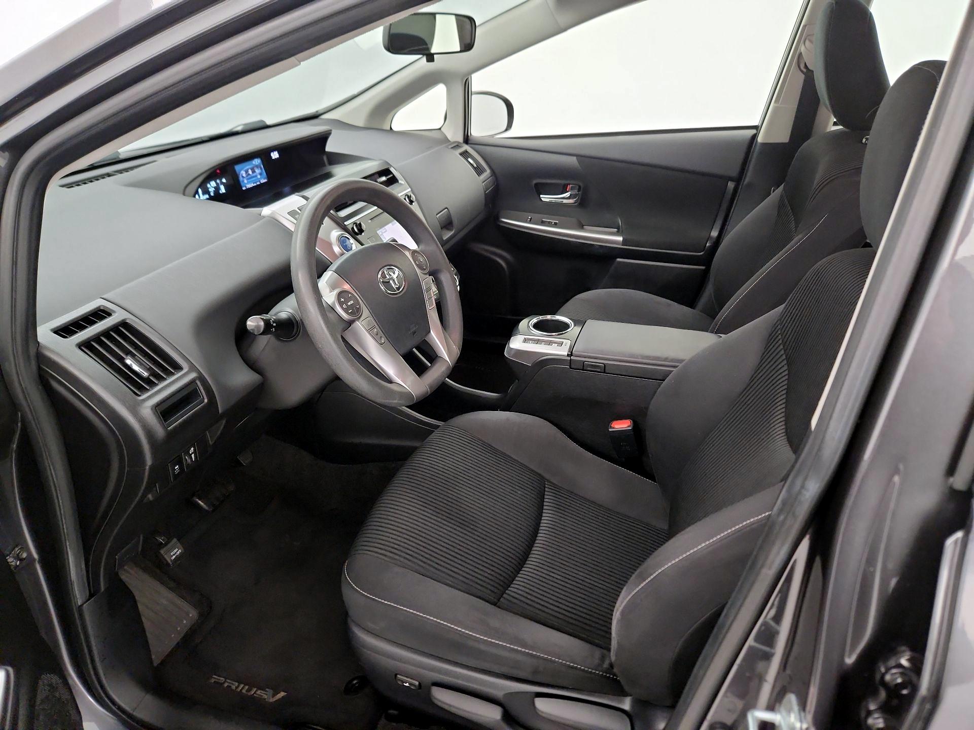 Thumbnail: 2015 Toyota Prius v - 11