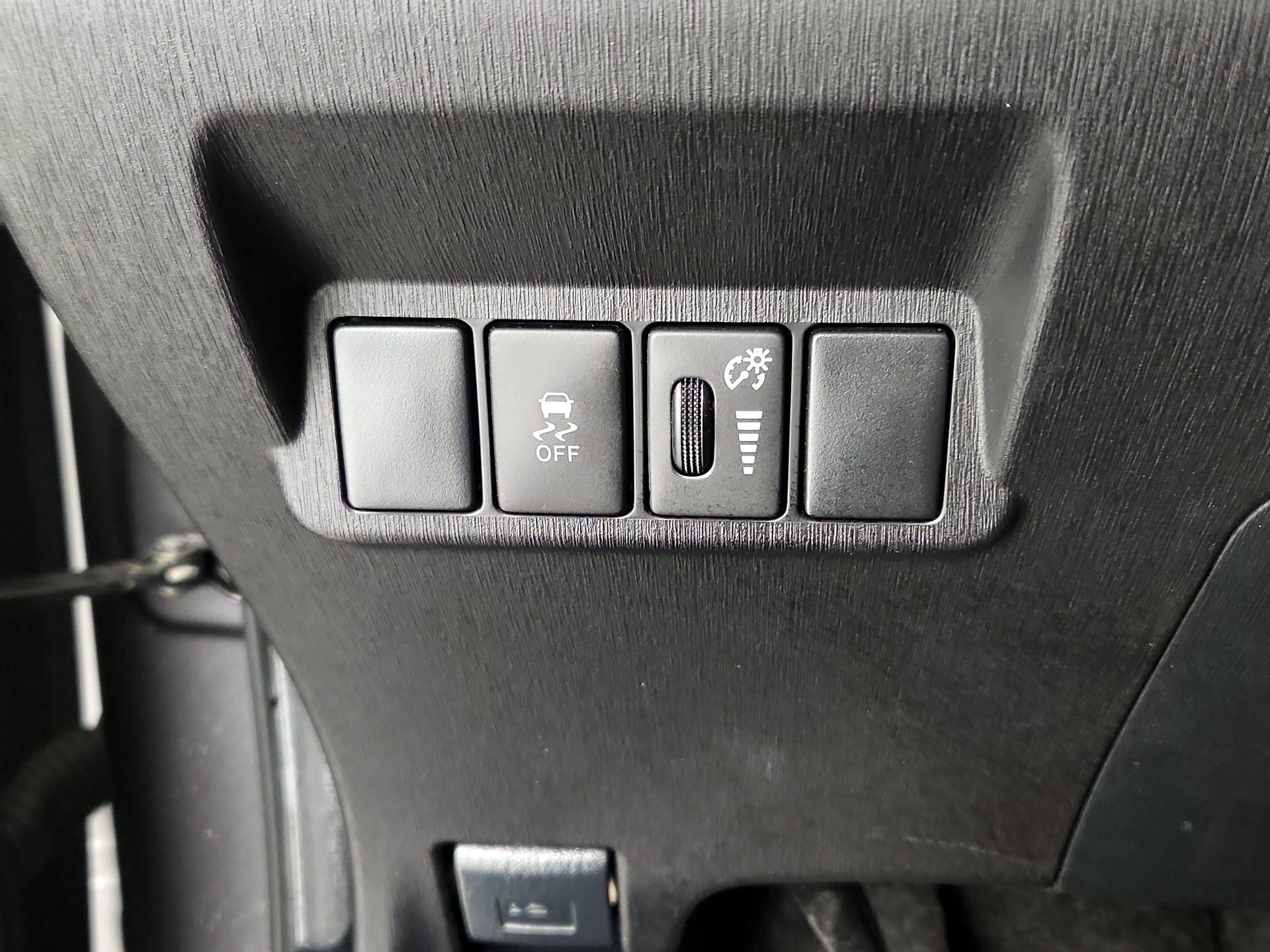 Thumbnail: 2015 Toyota Prius v - 13