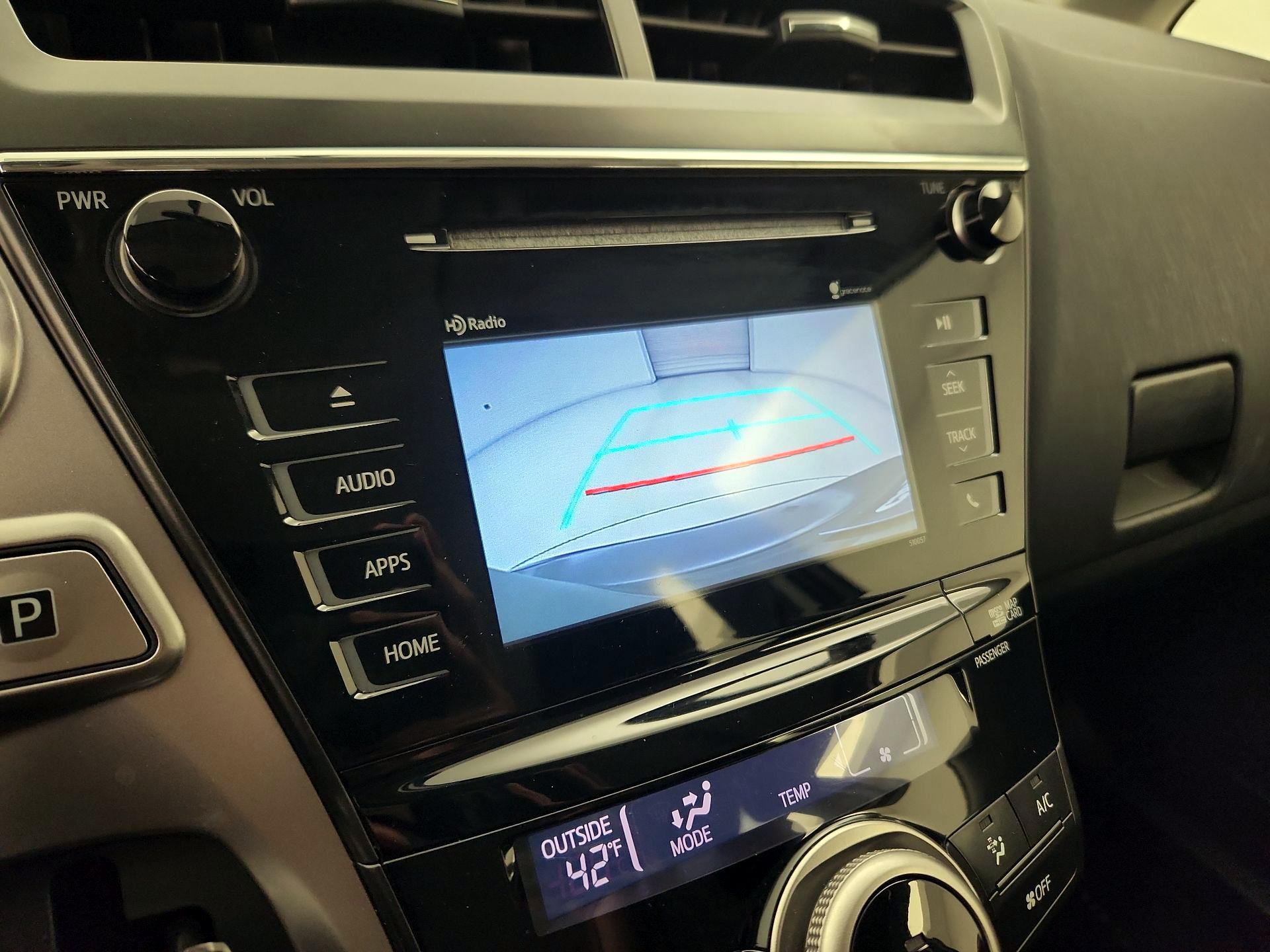 Thumbnail: 2015 Toyota Prius v - 15