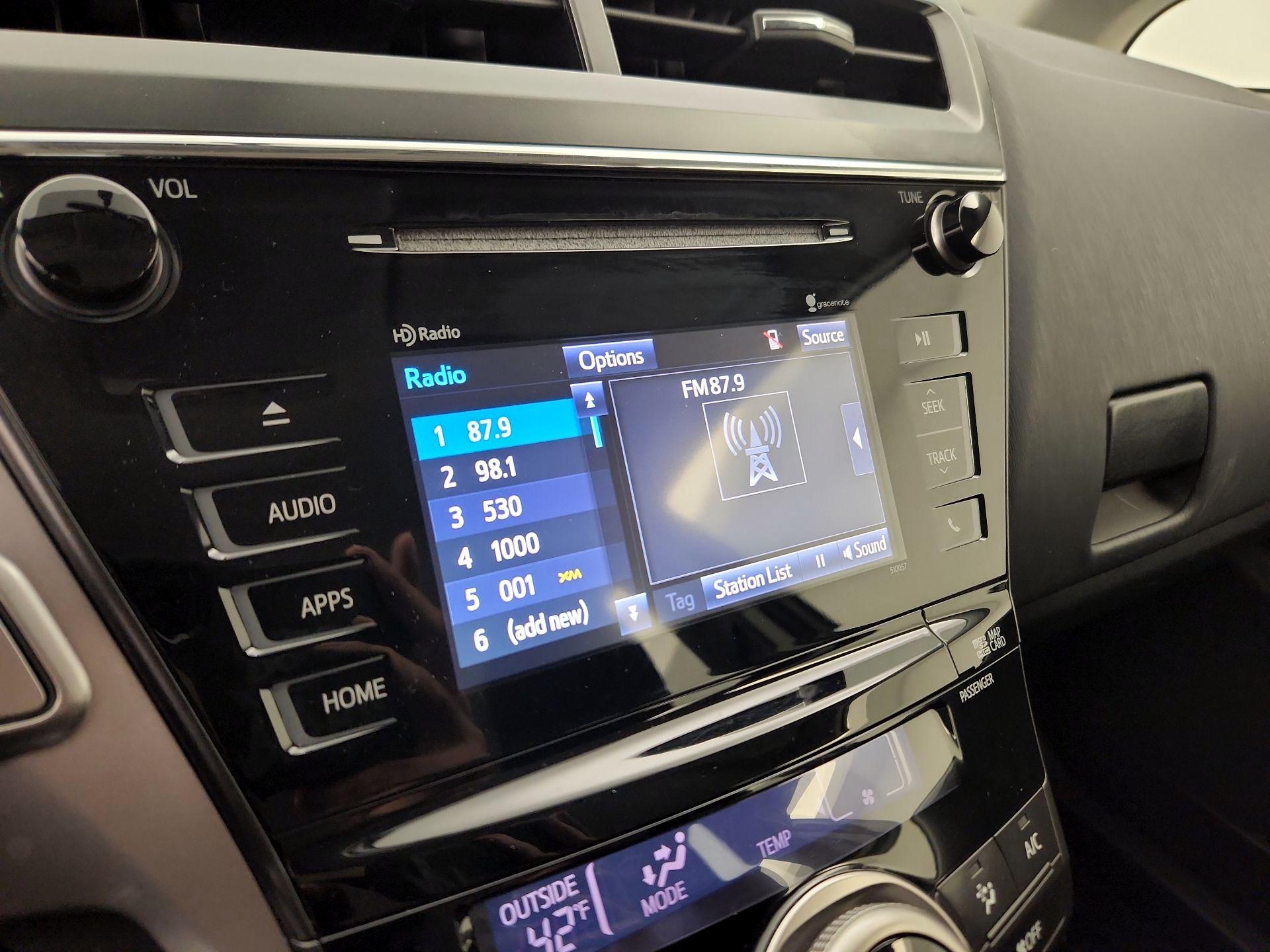 Thumbnail: 2015 Toyota Prius v - 16