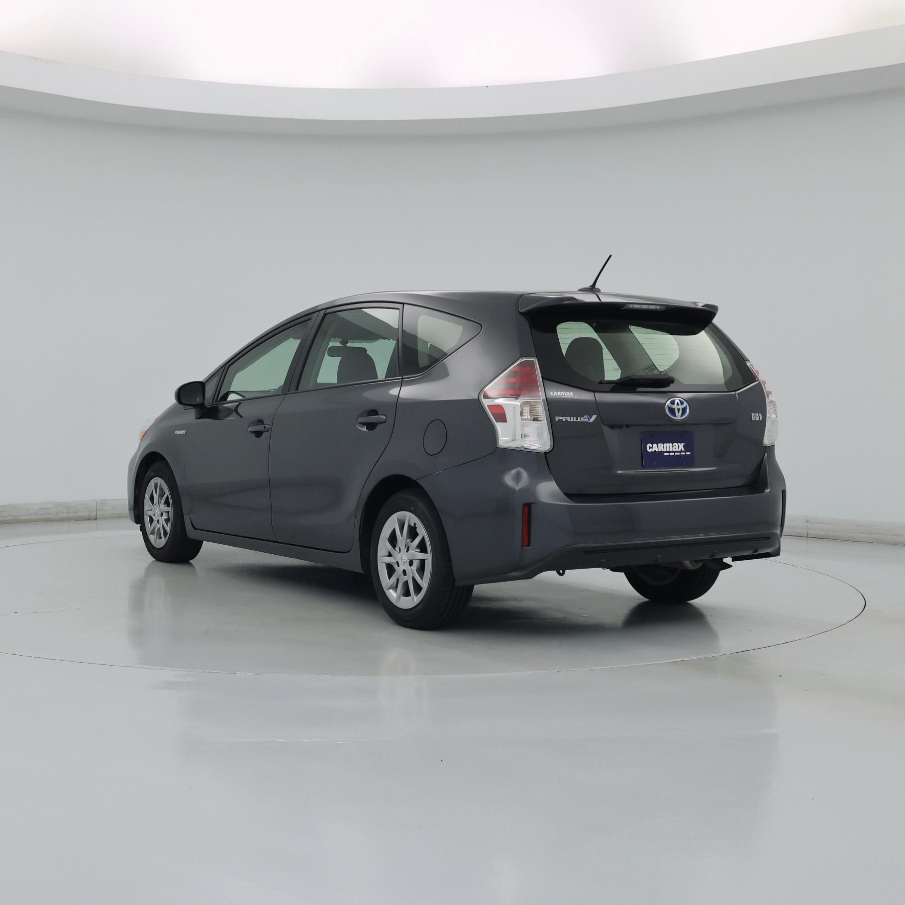 Thumbnail: 2015 Toyota Prius v - 2