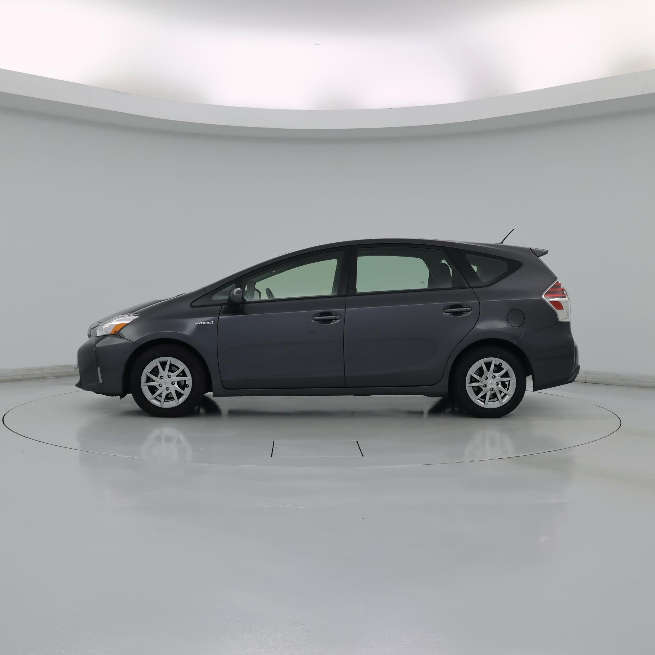 Thumbnail: 2015 Toyota Prius v - 3