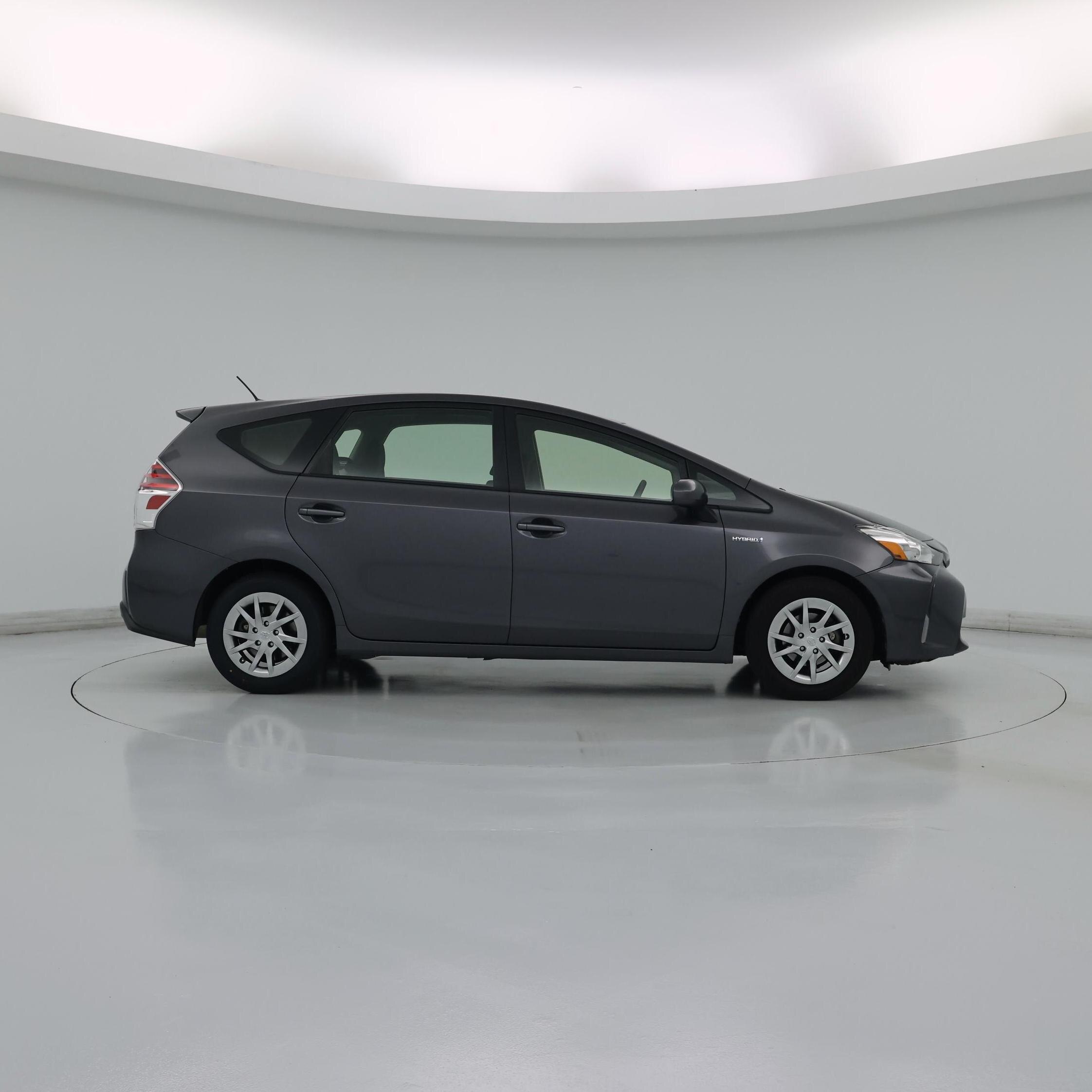 Thumbnail: 2015 Toyota Prius v - 7