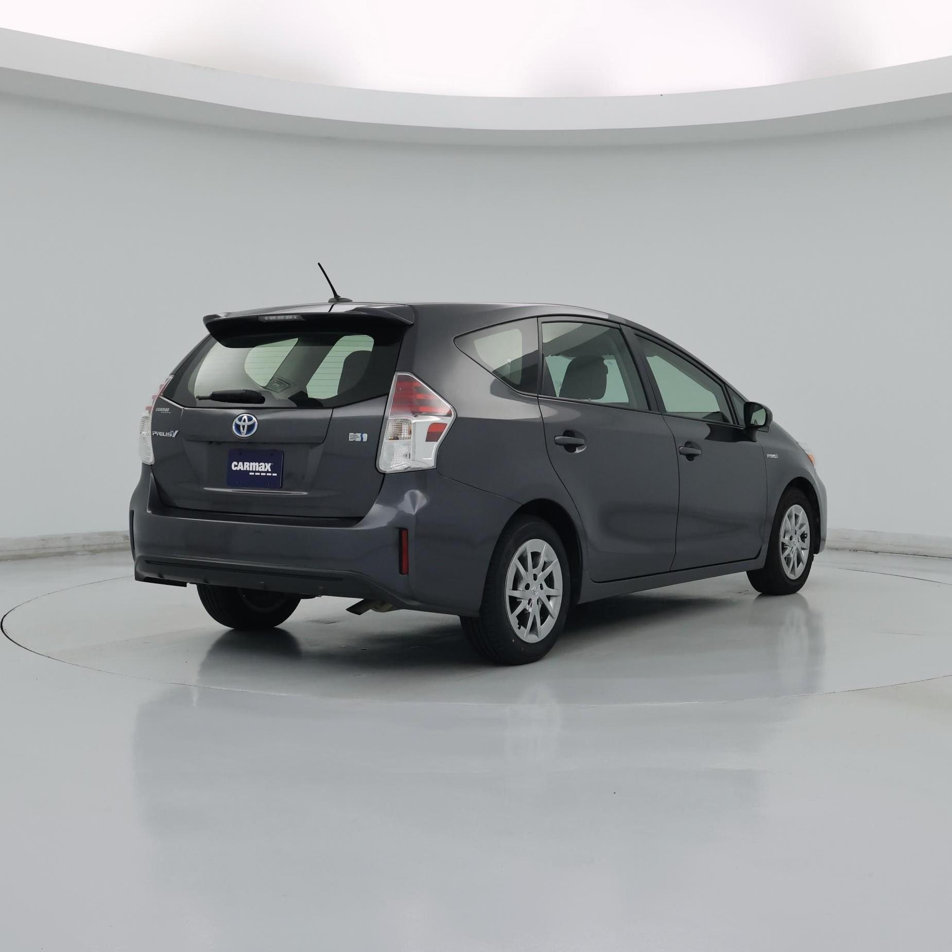 Thumbnail: 2015 Toyota Prius v - 8