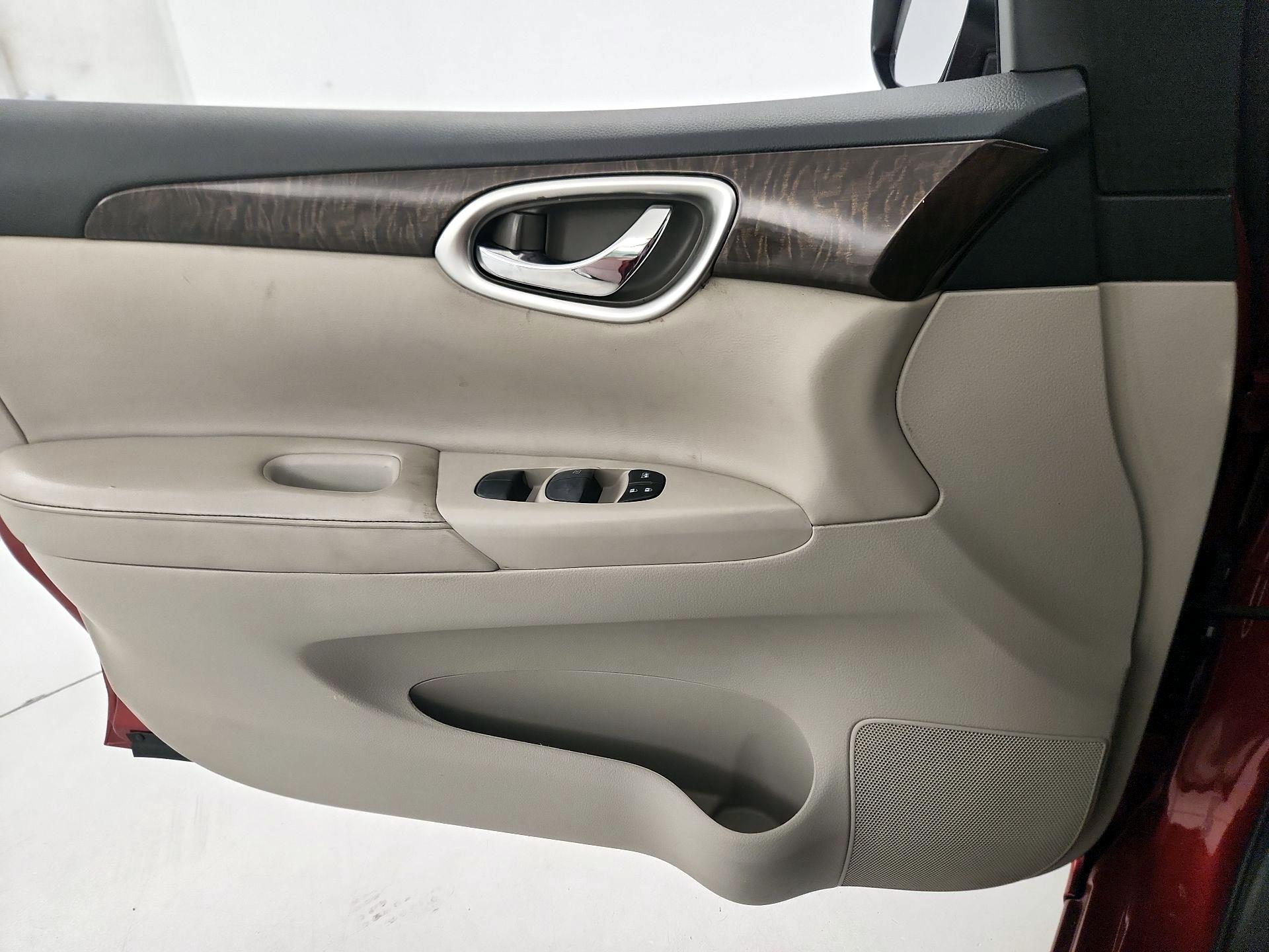 Thumbnail: 2015 Nissan Sentra - 12