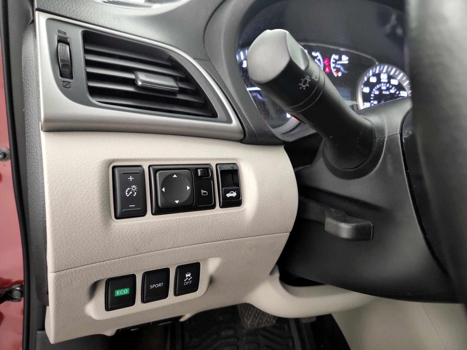 Thumbnail: 2015 Nissan Sentra - 13