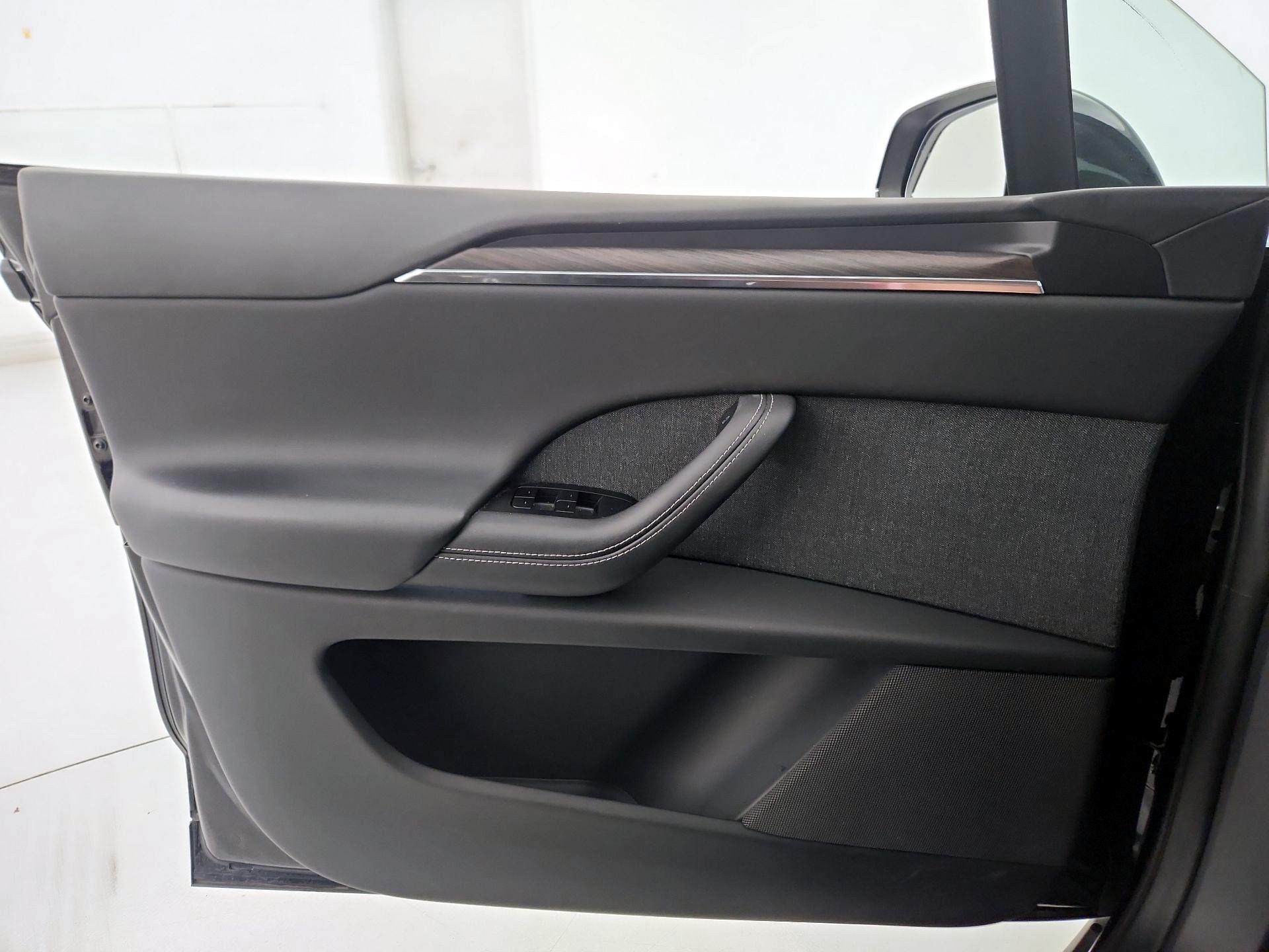 Thumbnail: 2022 Tesla Model X - 12