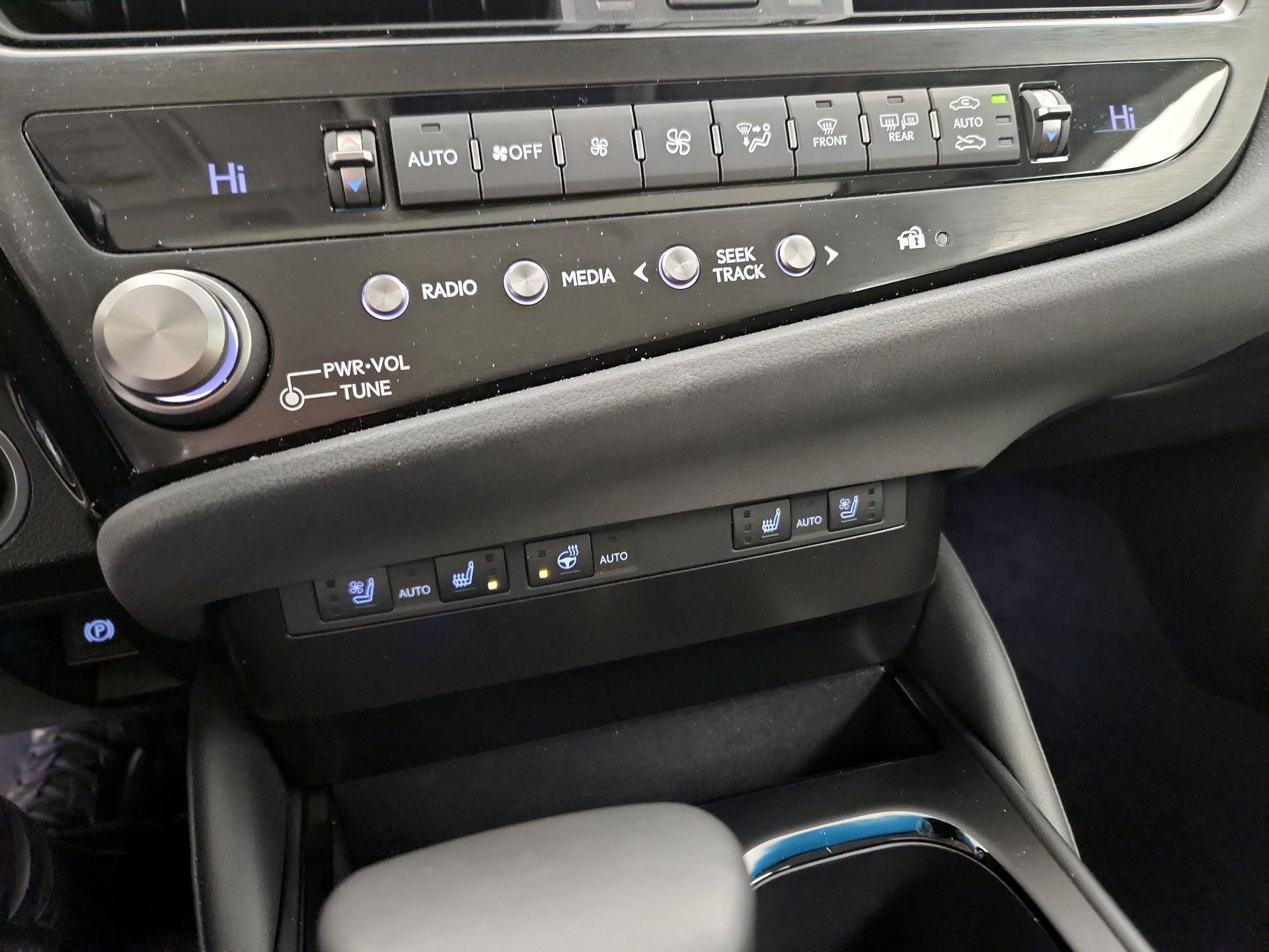 Thumbnail: 2024 Lexus ES - 16