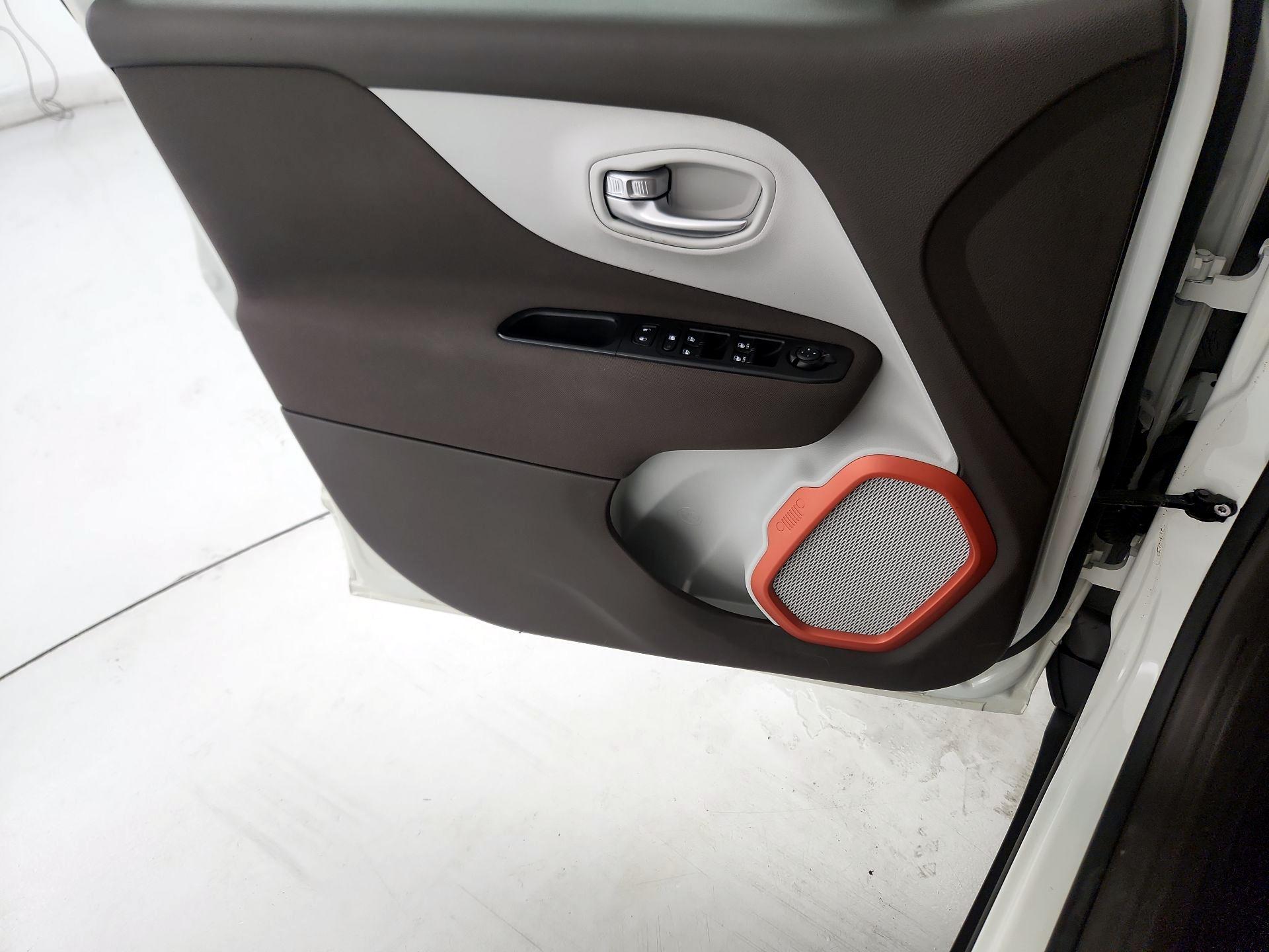 Thumbnail: 2016 Jeep Renegade - 12