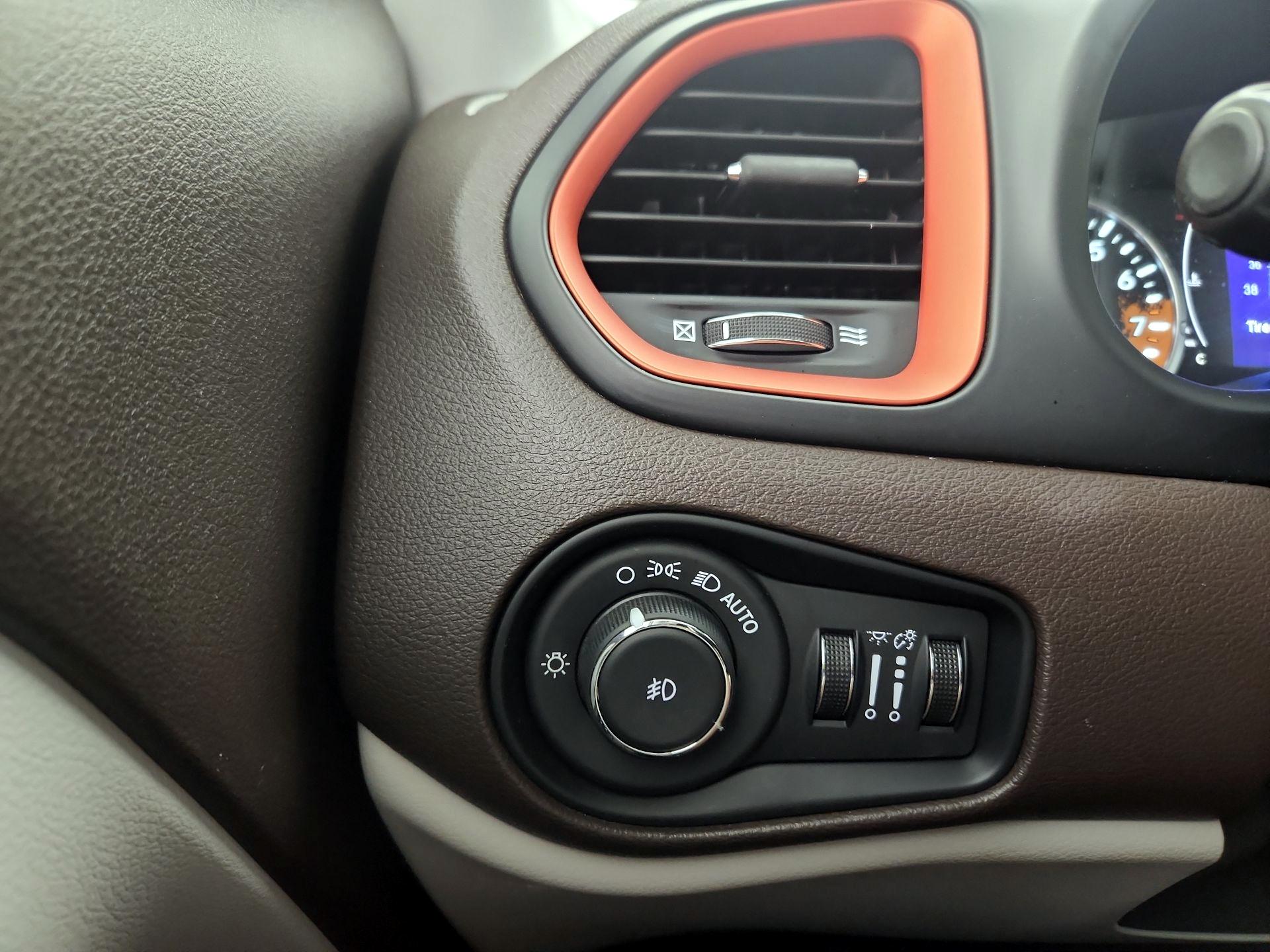 Thumbnail: 2016 Jeep Renegade - 13