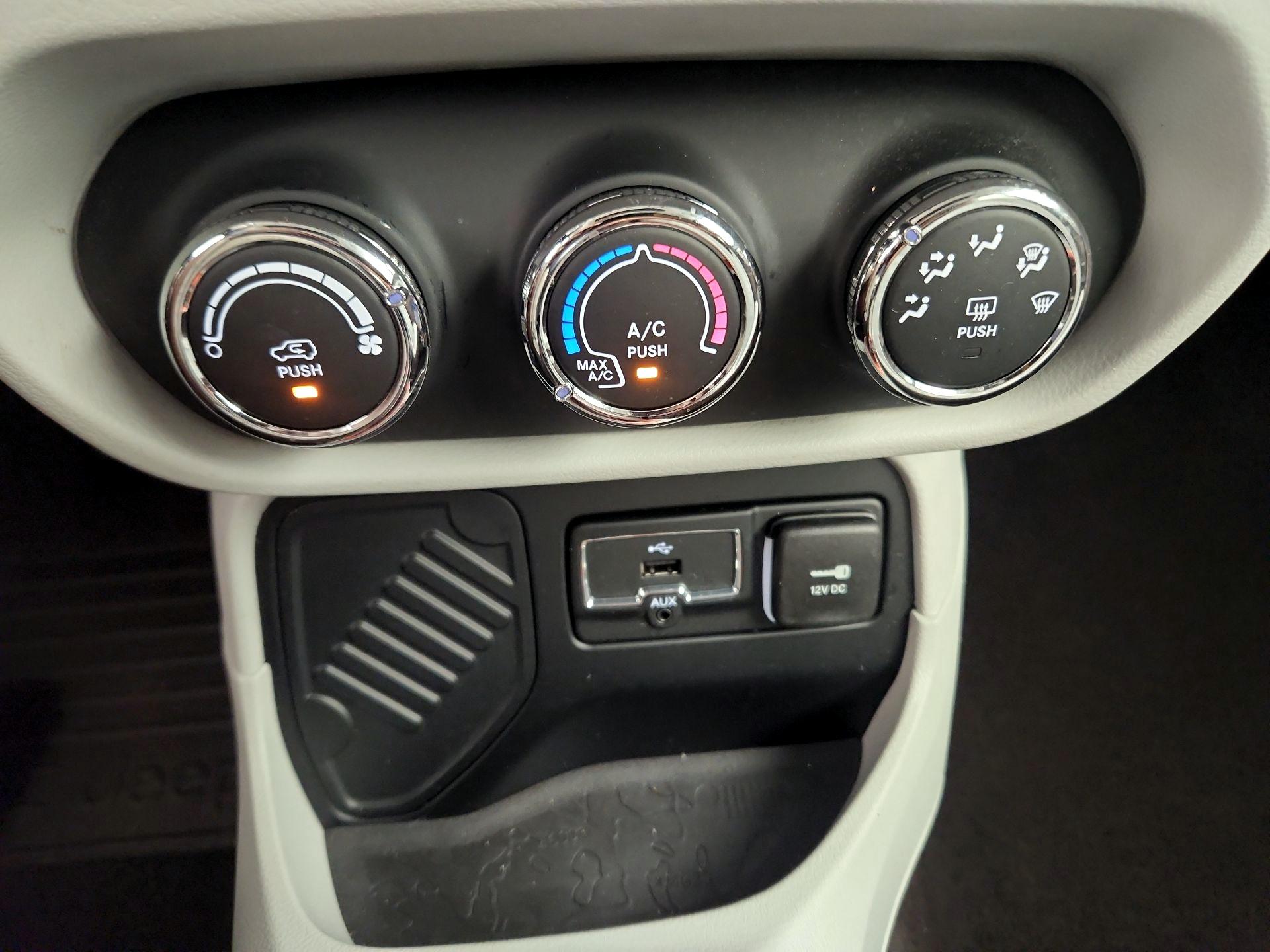 Thumbnail: 2016 Jeep Renegade - 16