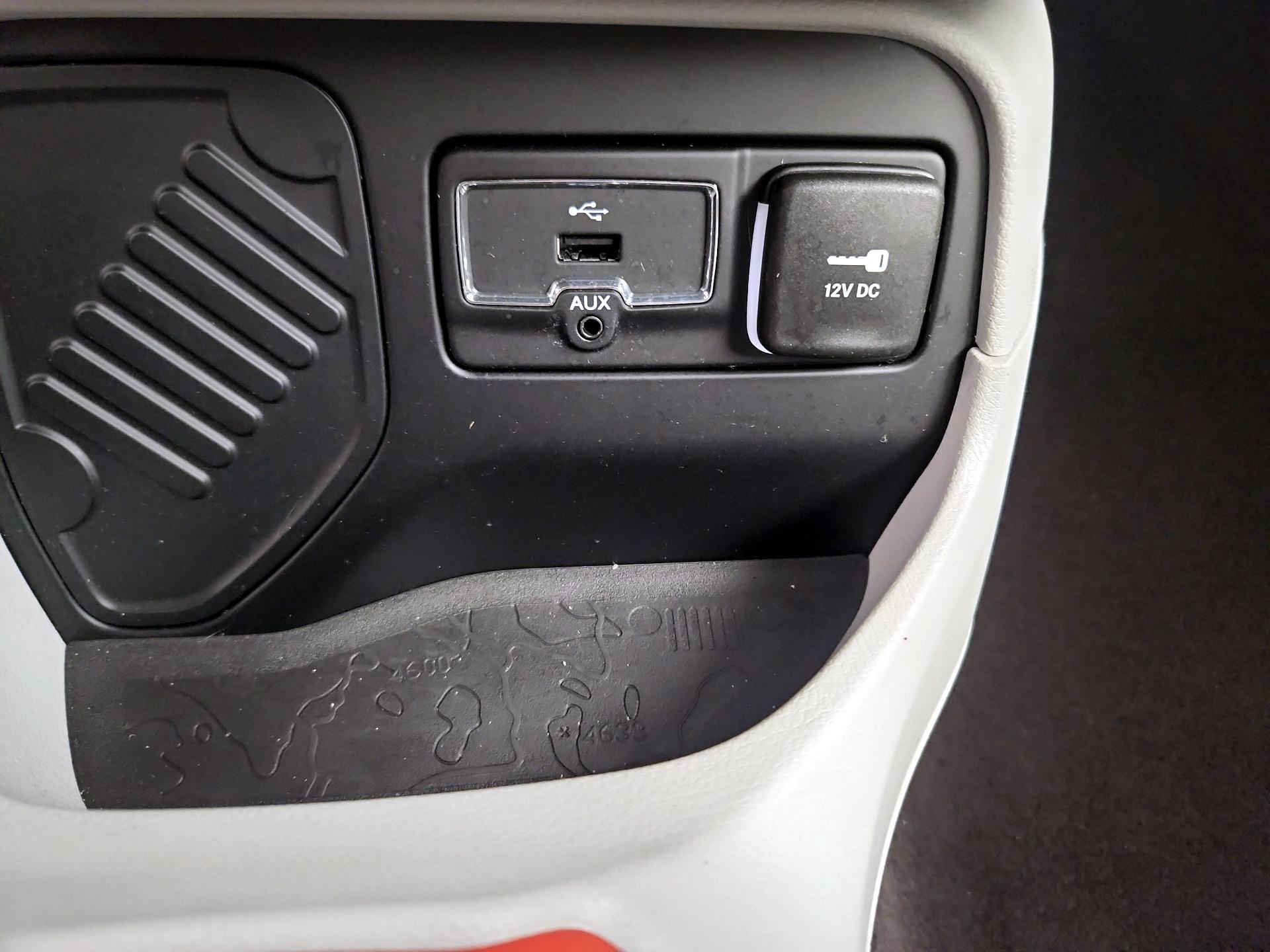 Thumbnail: 2016 Jeep Renegade - 18