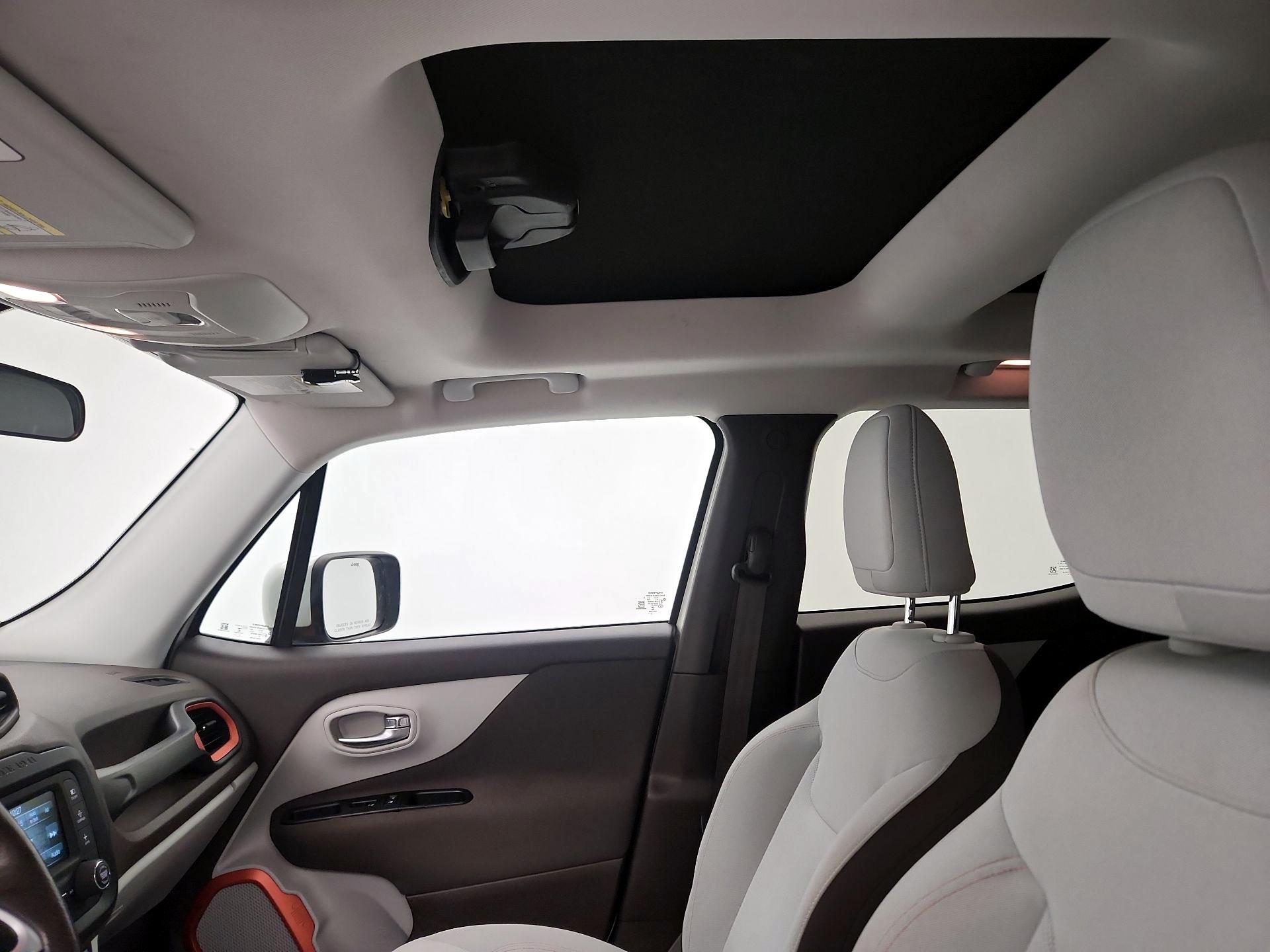 Thumbnail: 2016 Jeep Renegade - 19