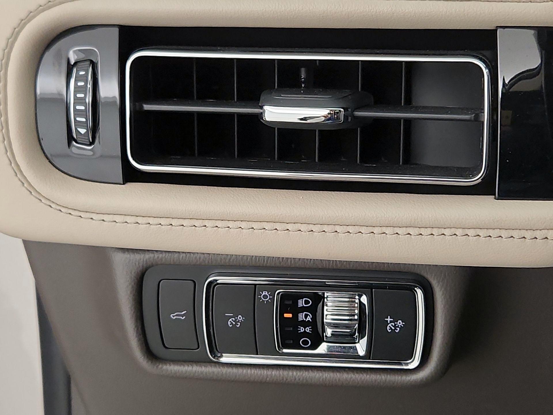 Thumbnail: 2022 Lincoln Aviator - 13