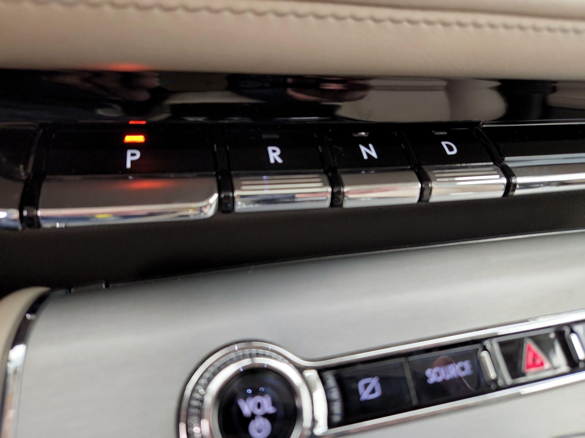 Thumbnail: 2022 Lincoln Aviator - 18