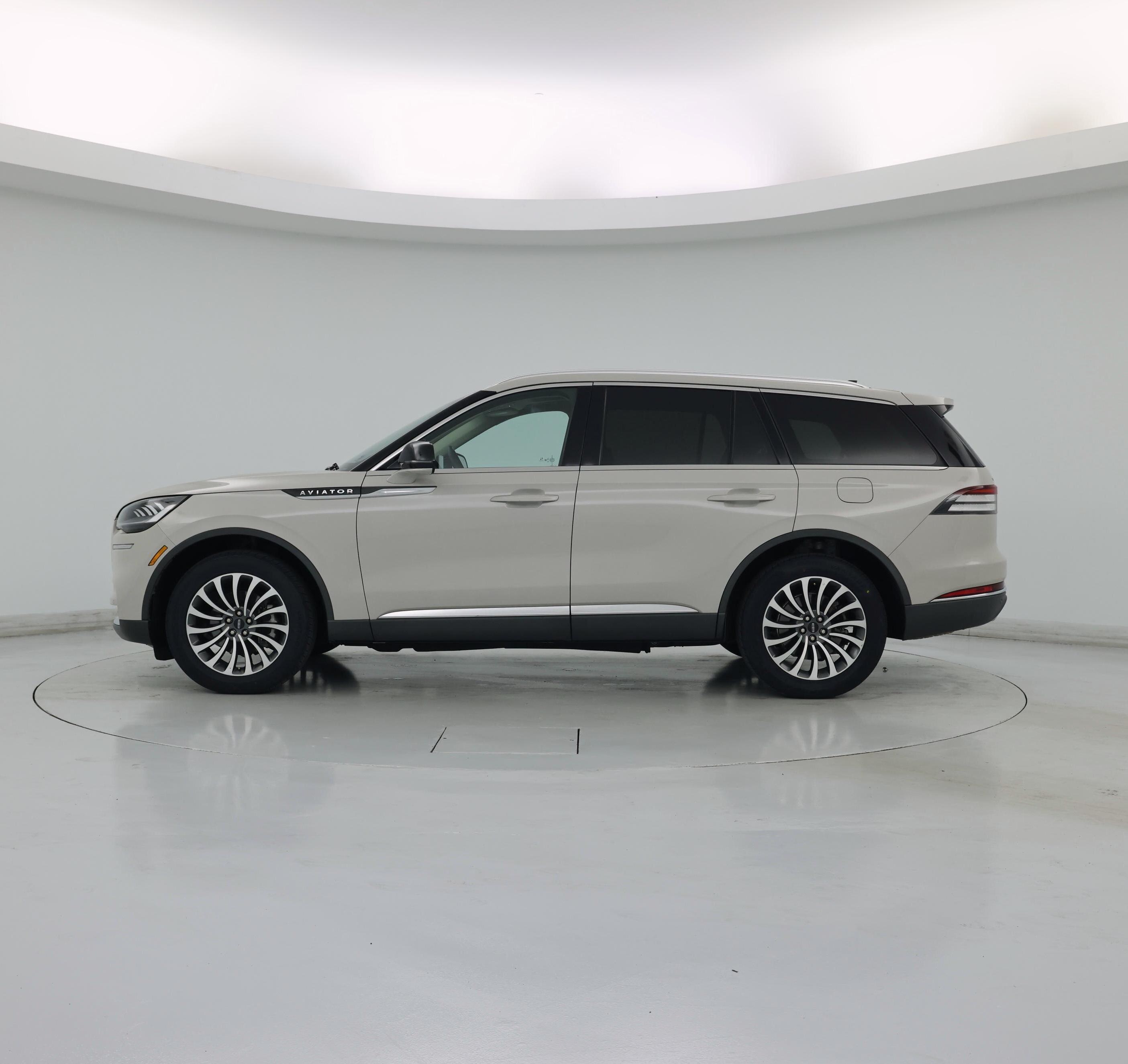 Thumbnail: 2022 Lincoln Aviator - 3