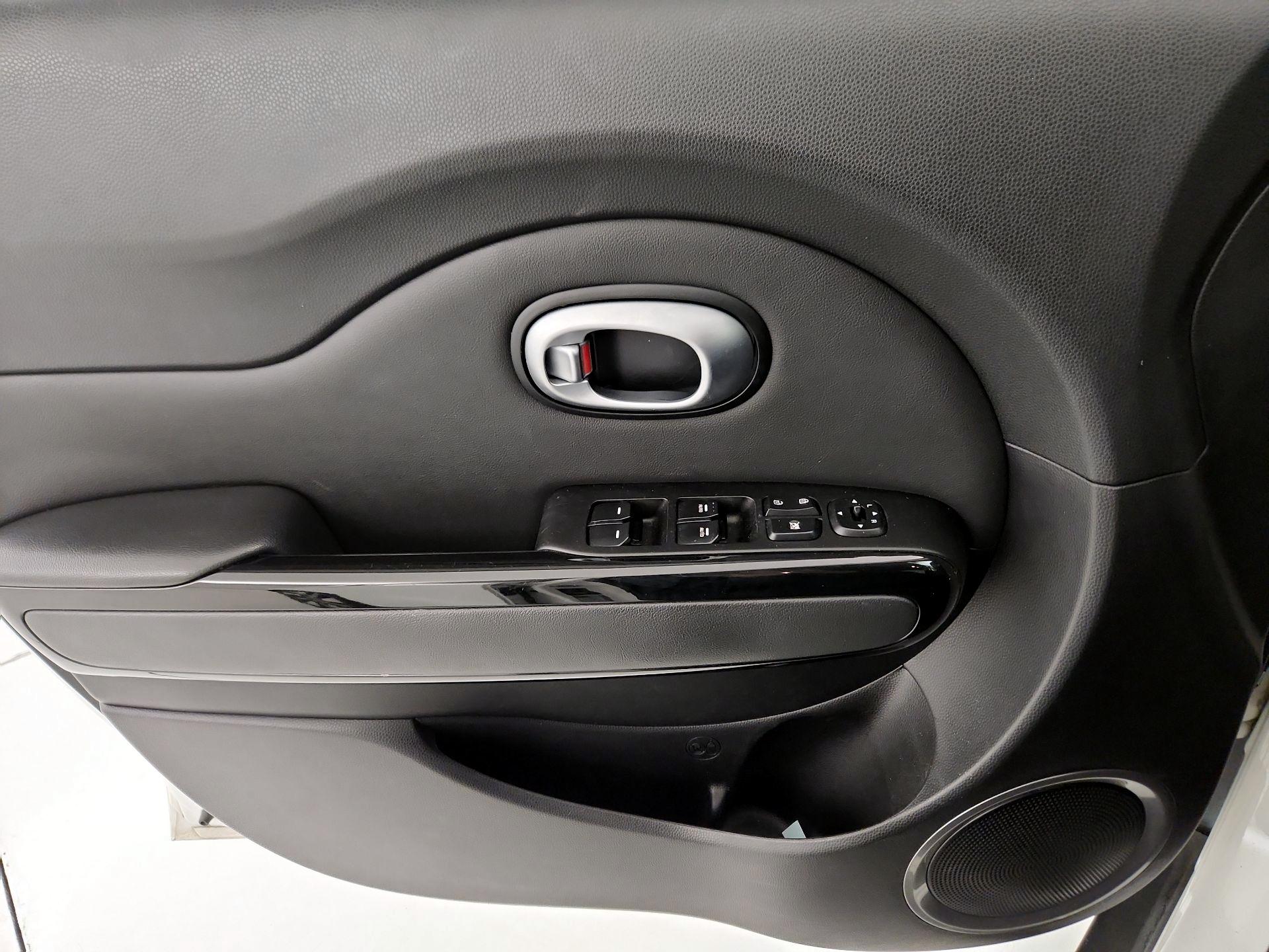 Thumbnail: 2015 Kia Soul - 12