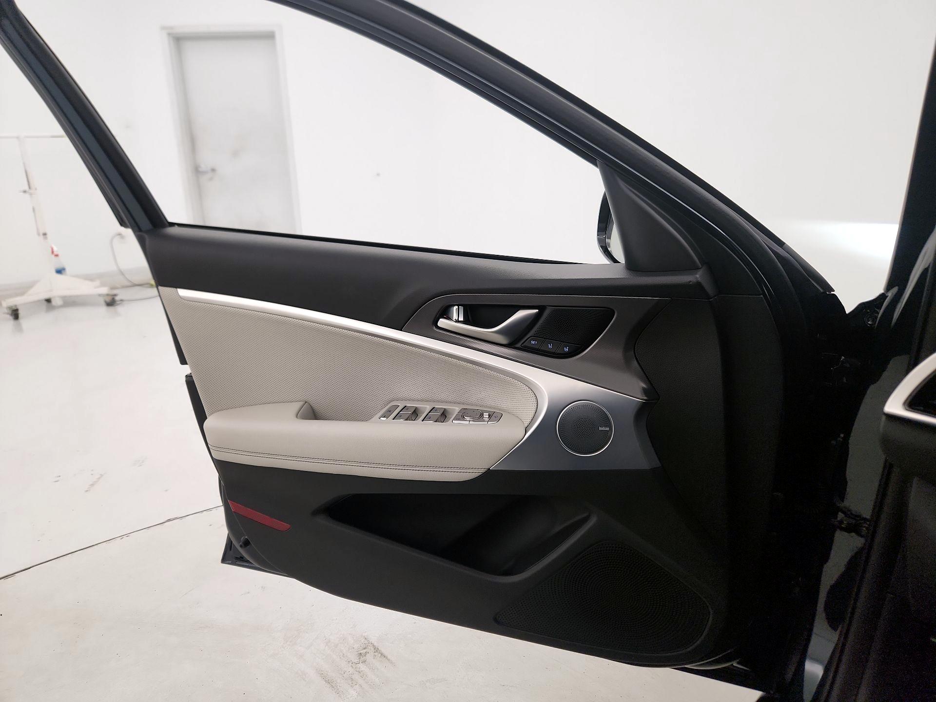 Thumbnail: 2025 Genesis G70 - 12