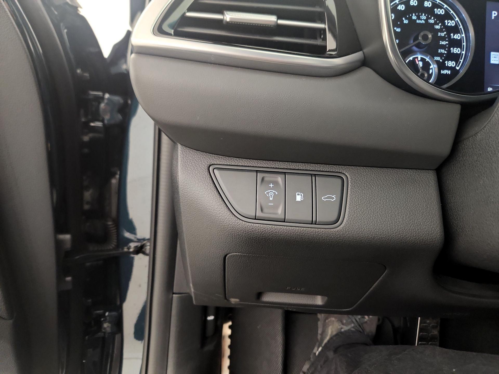 Thumbnail: 2025 Genesis G70 - 13