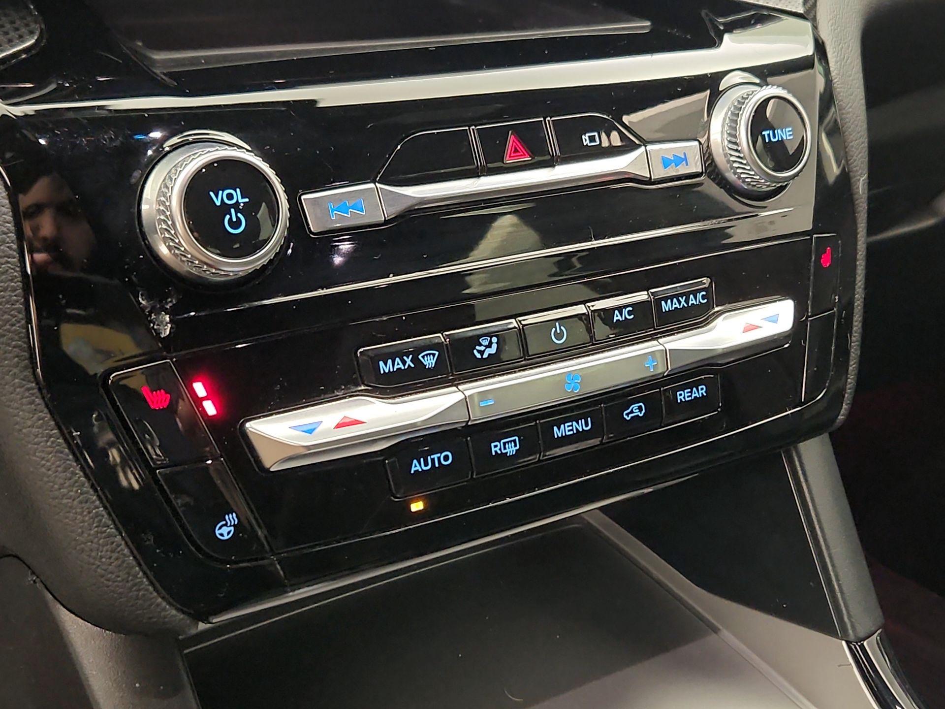 Thumbnail: 2022 Ford Explorer - 17