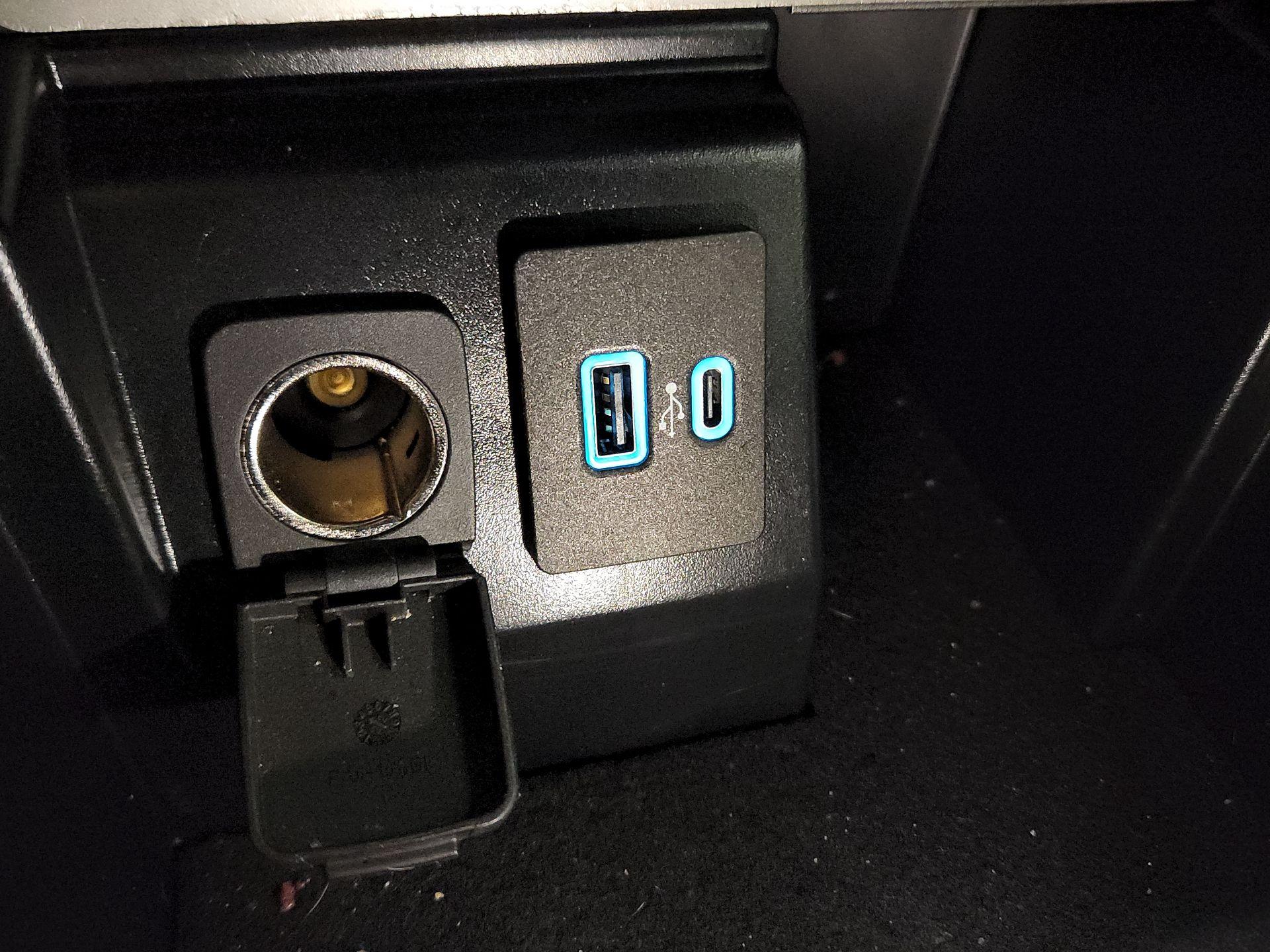 Thumbnail: 2022 Ford Explorer - 19