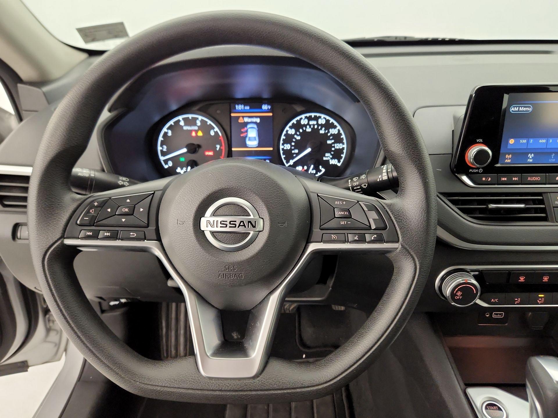 Thumbnail: 2021 Nissan Altima - 10