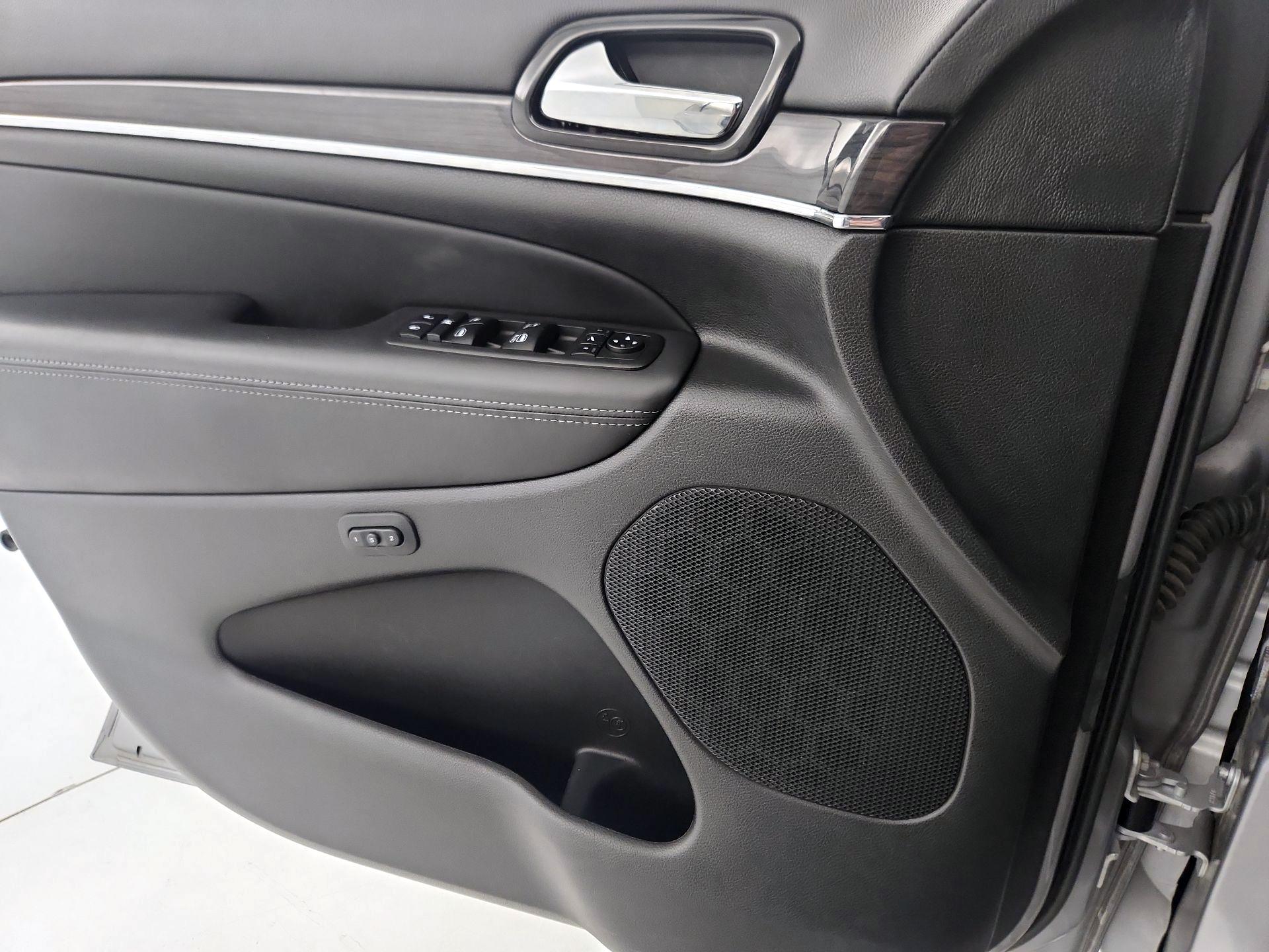 Thumbnail: 2019 Jeep Grand Cherokee - 12