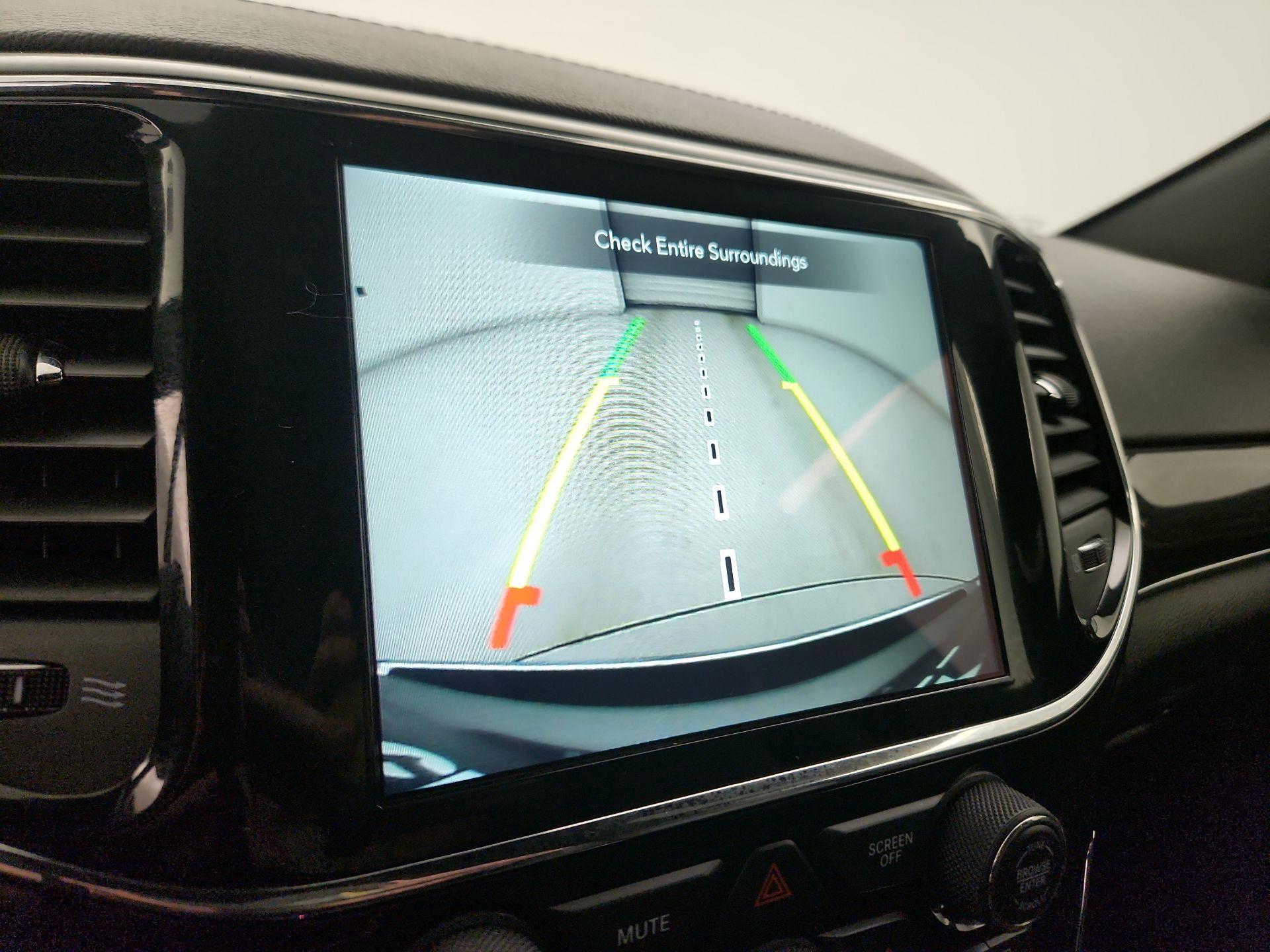 Thumbnail: 2019 Jeep Grand Cherokee - 14