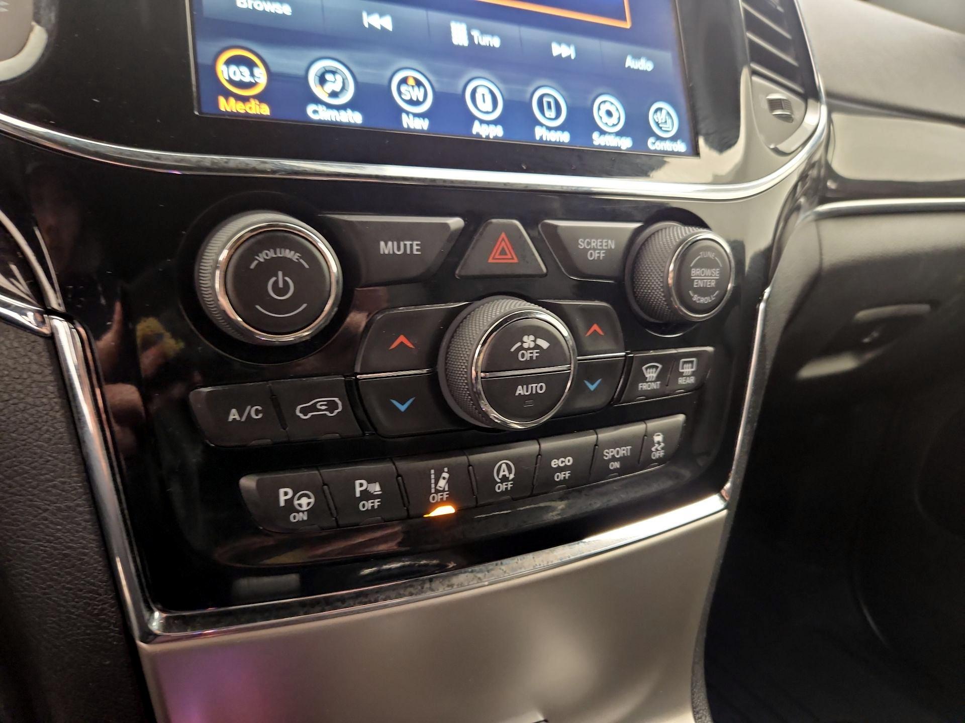 Thumbnail: 2019 Jeep Grand Cherokee - 16