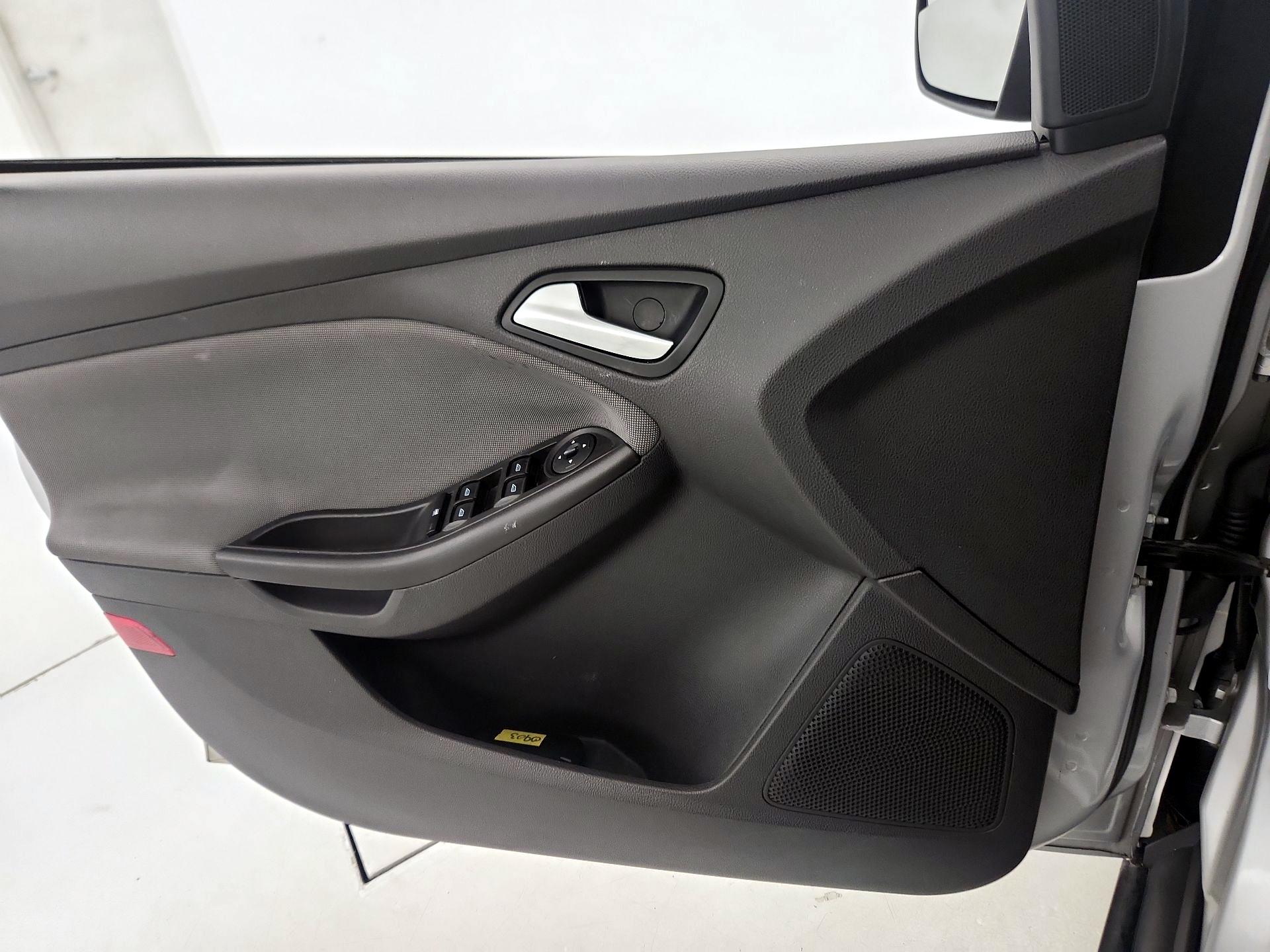 Thumbnail: 2014 Ford Focus - 12