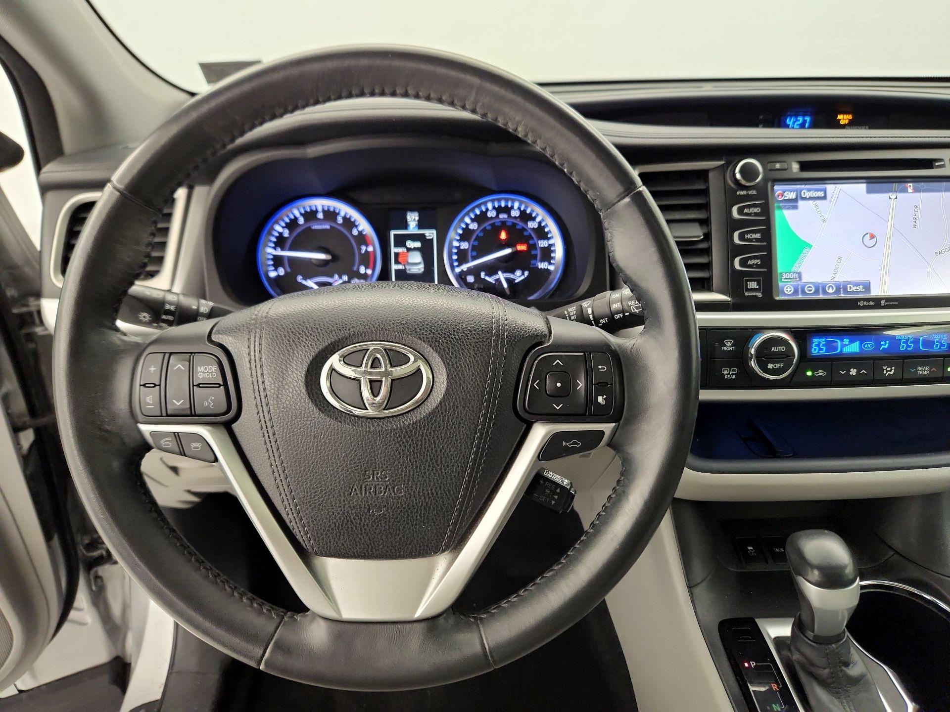 Thumbnail: 2015 Toyota Highlander - 10