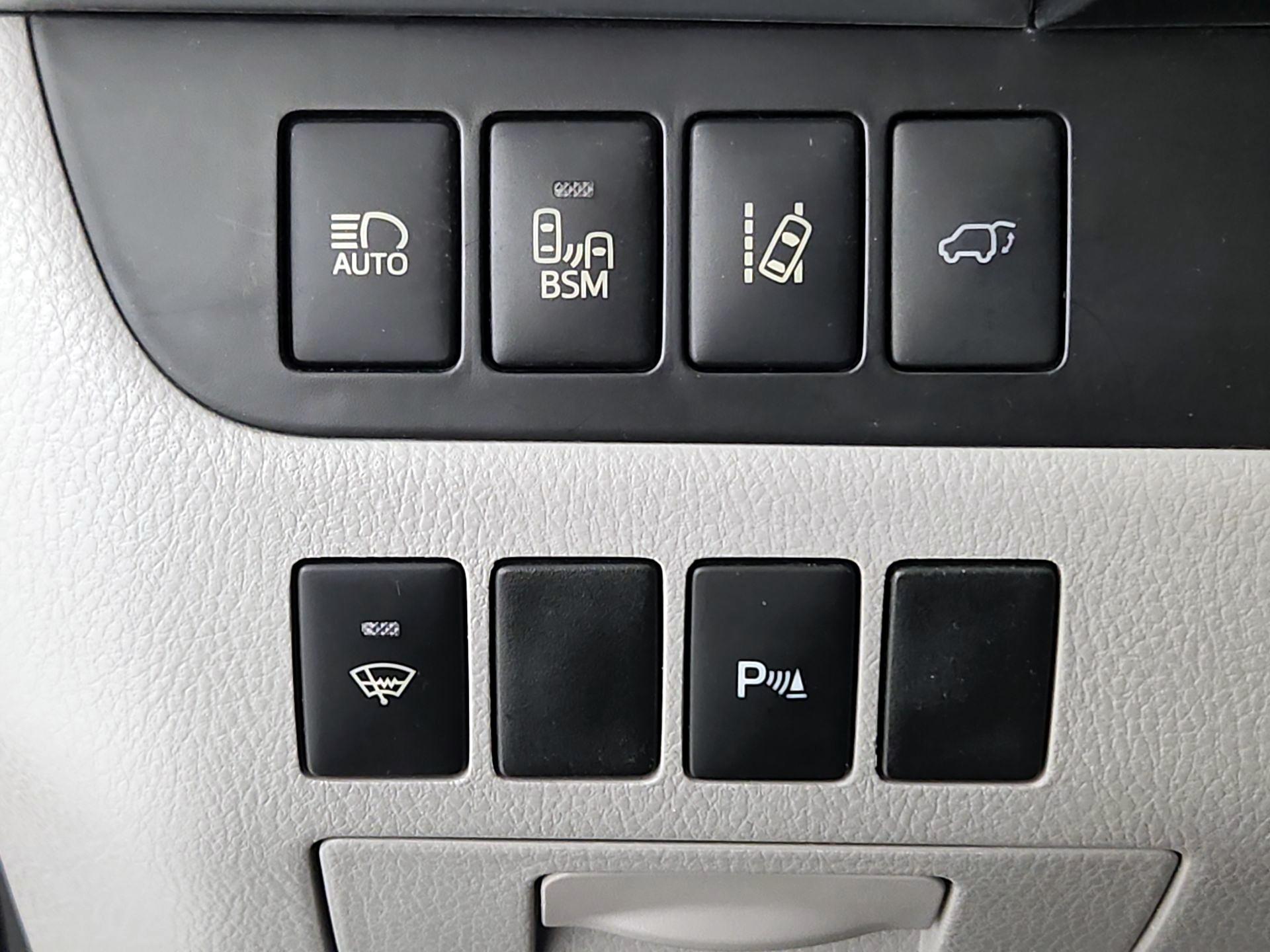 Thumbnail: 2015 Toyota Highlander - 13