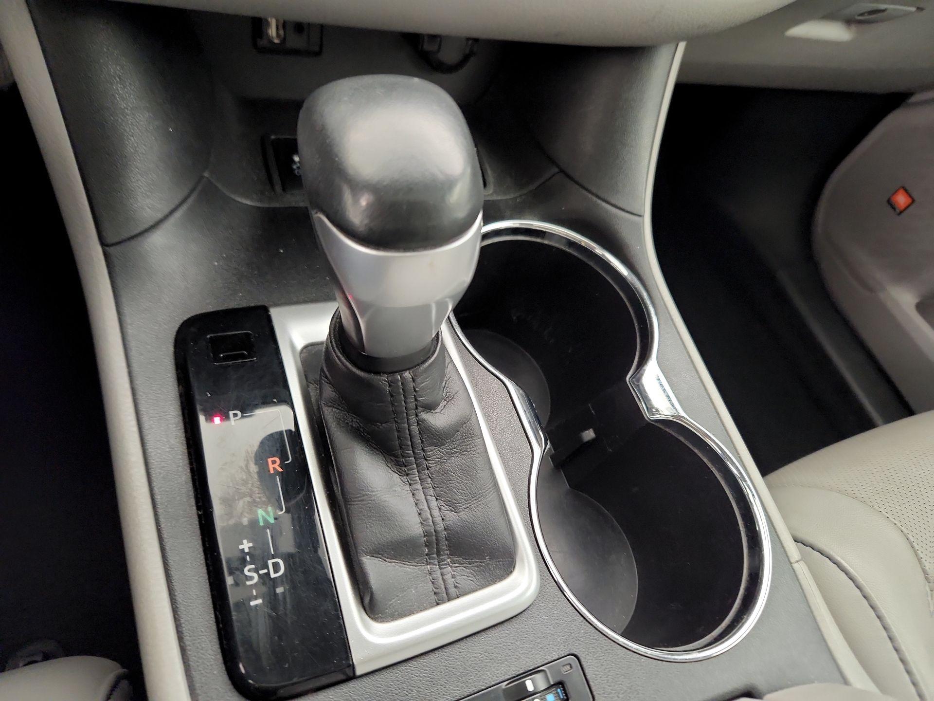 Thumbnail: 2015 Toyota Highlander - 18