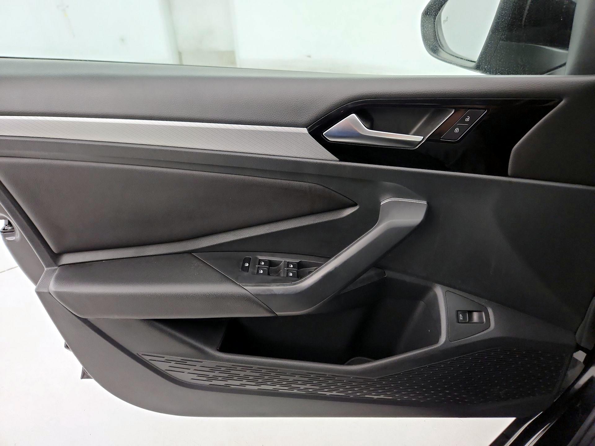 Thumbnail: 2019 Volkswagen Jetta - 12