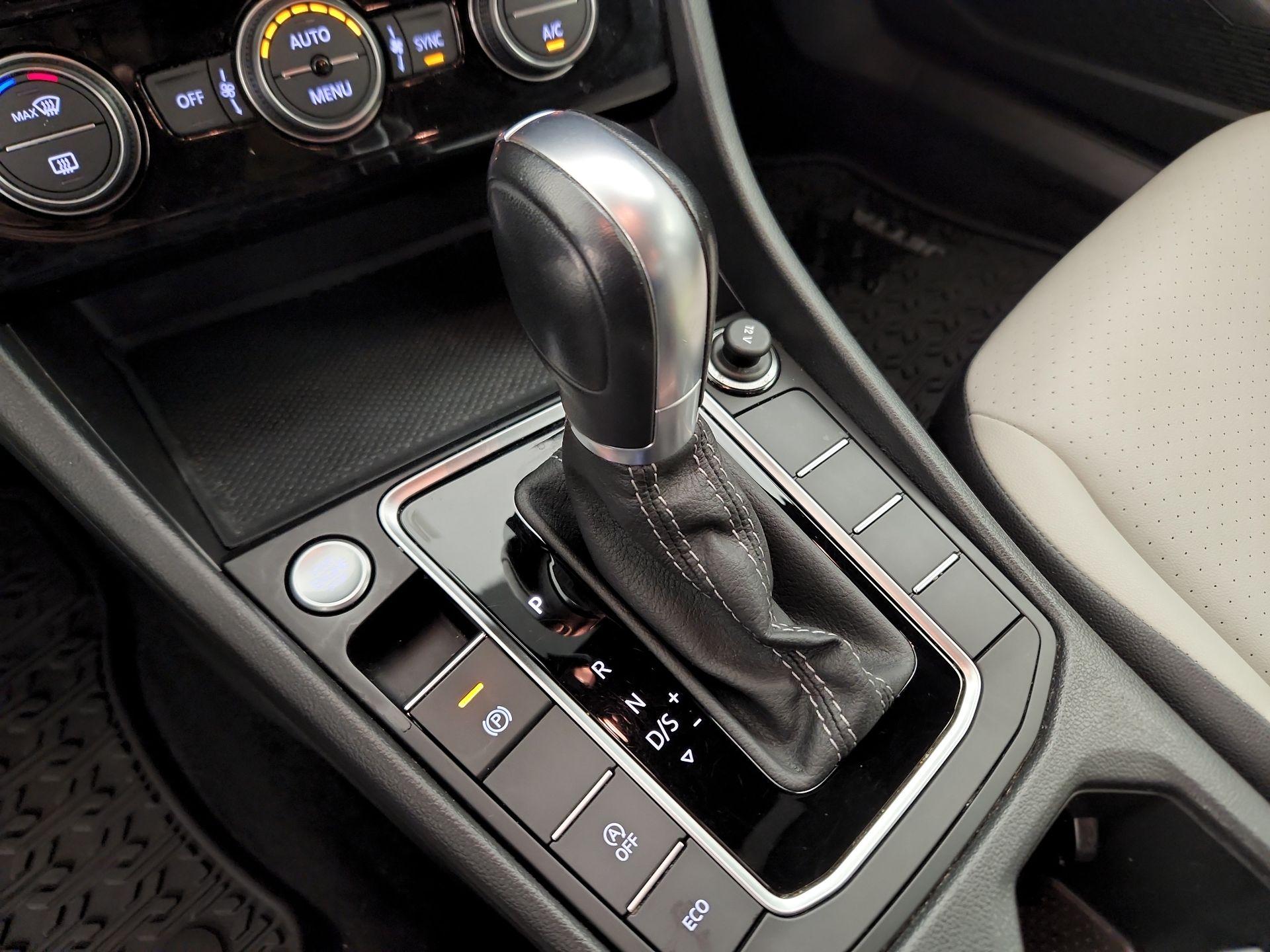 Thumbnail: 2019 Volkswagen Jetta - 17