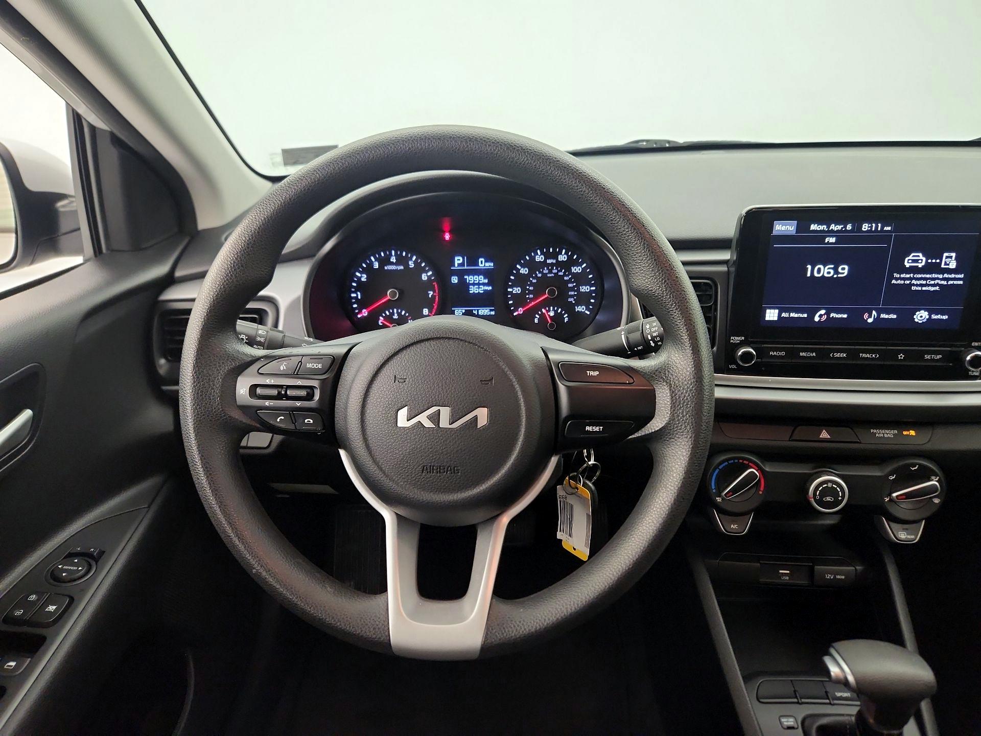 Thumbnail: 2022 Kia Rio - 10