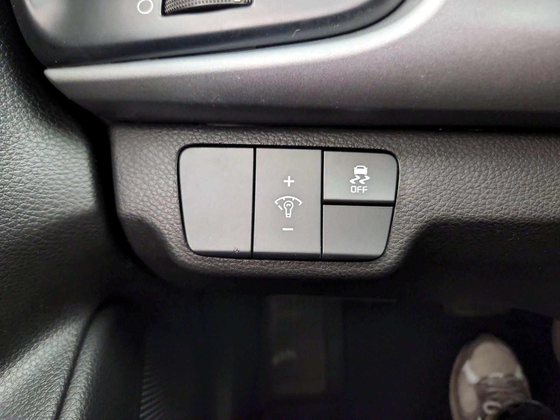 Thumbnail: 2022 Kia Rio - 13