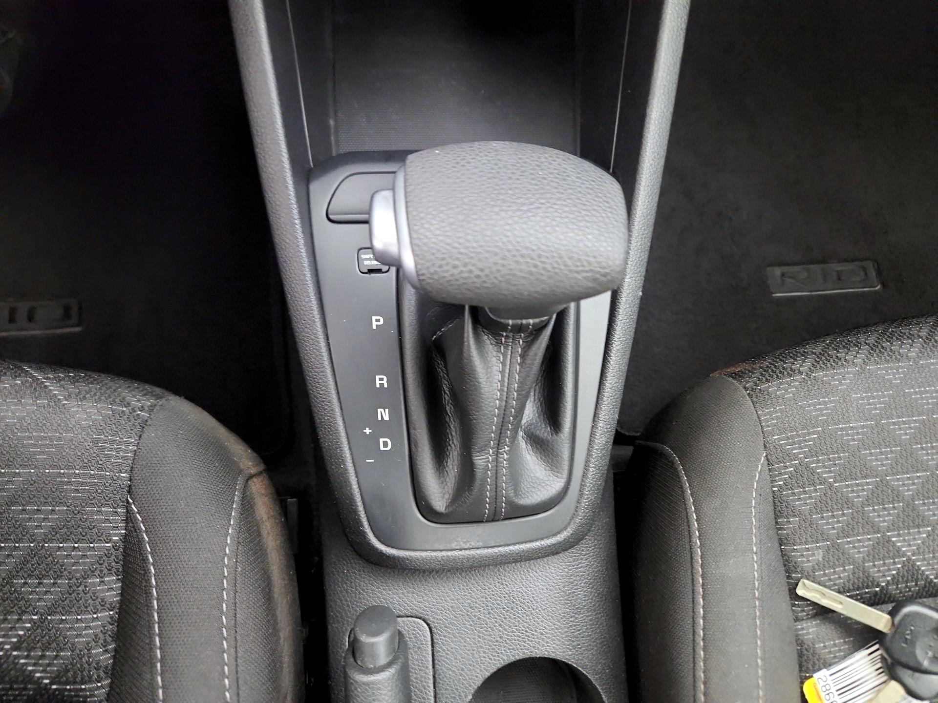 Thumbnail: 2022 Kia Rio - 17