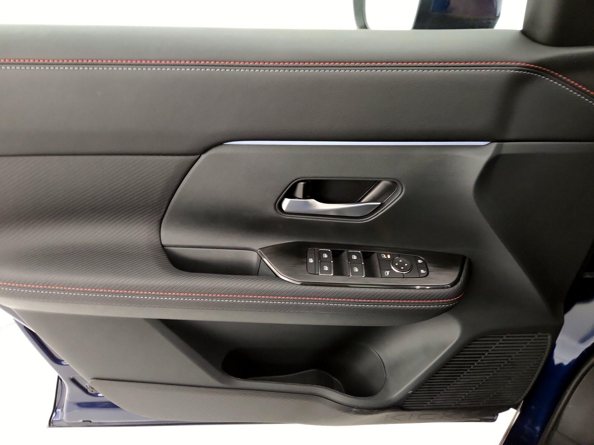 Thumbnail: 2025 Nissan Kicks - 12