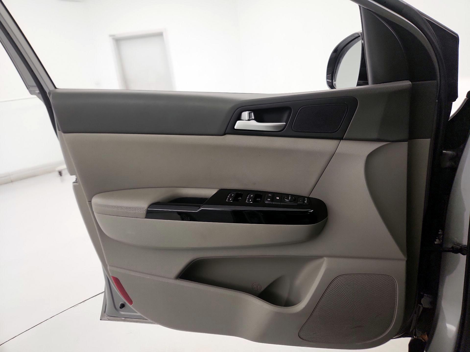 Thumbnail: 2019 Kia Sportage - 12