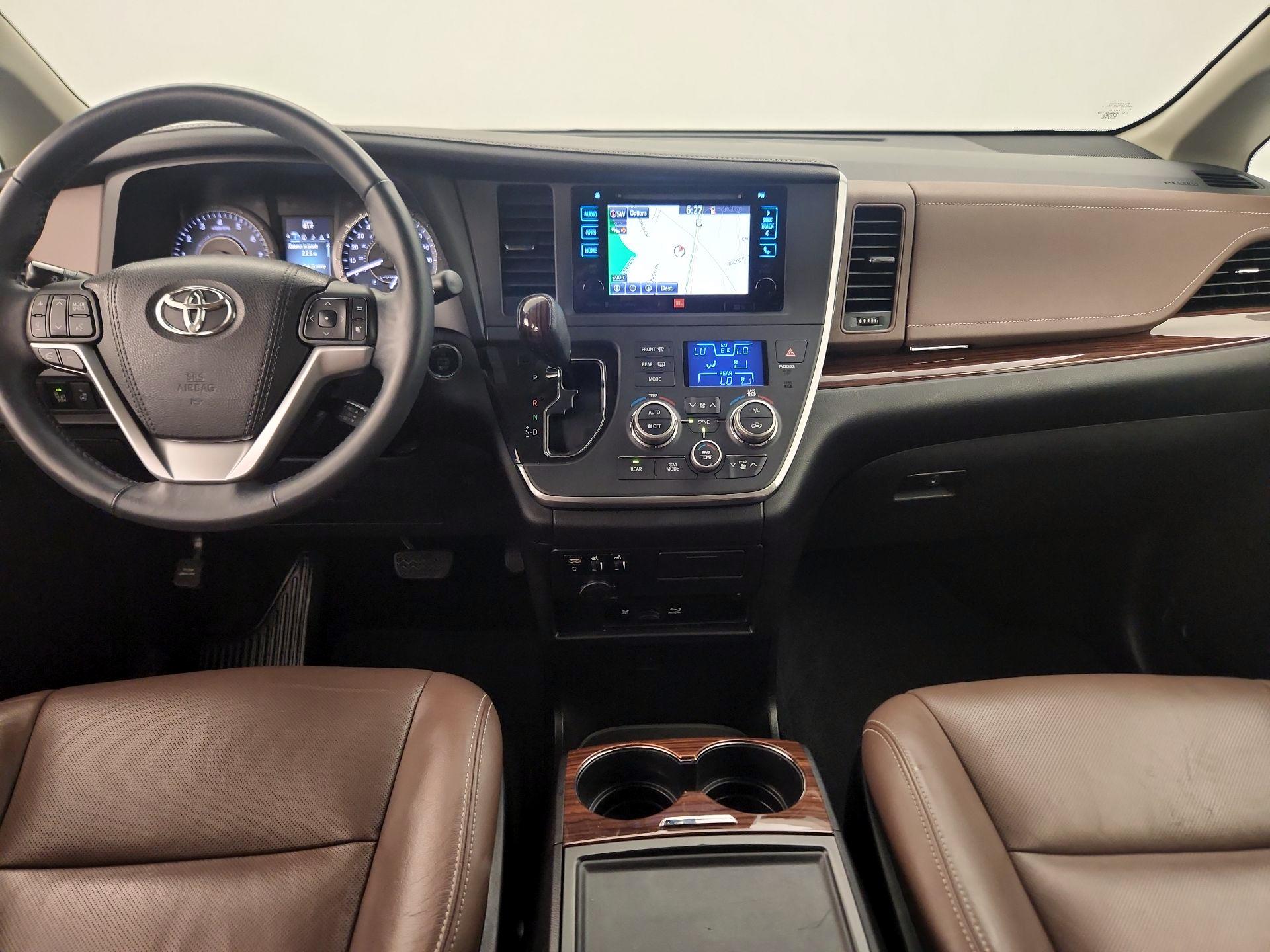 Thumbnail: 2016 Toyota Sienna - 9