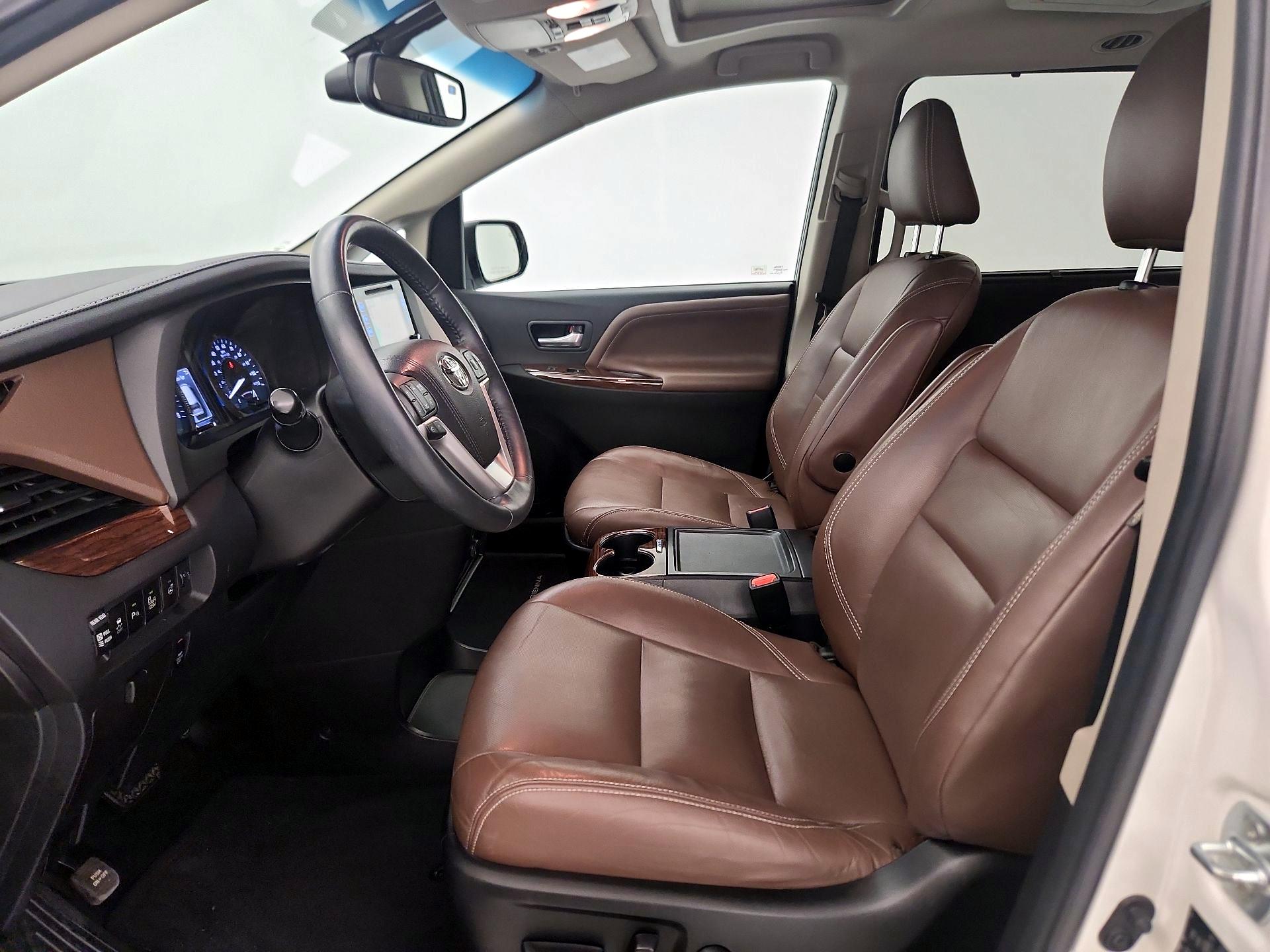 Thumbnail: 2016 Toyota Sienna - 11