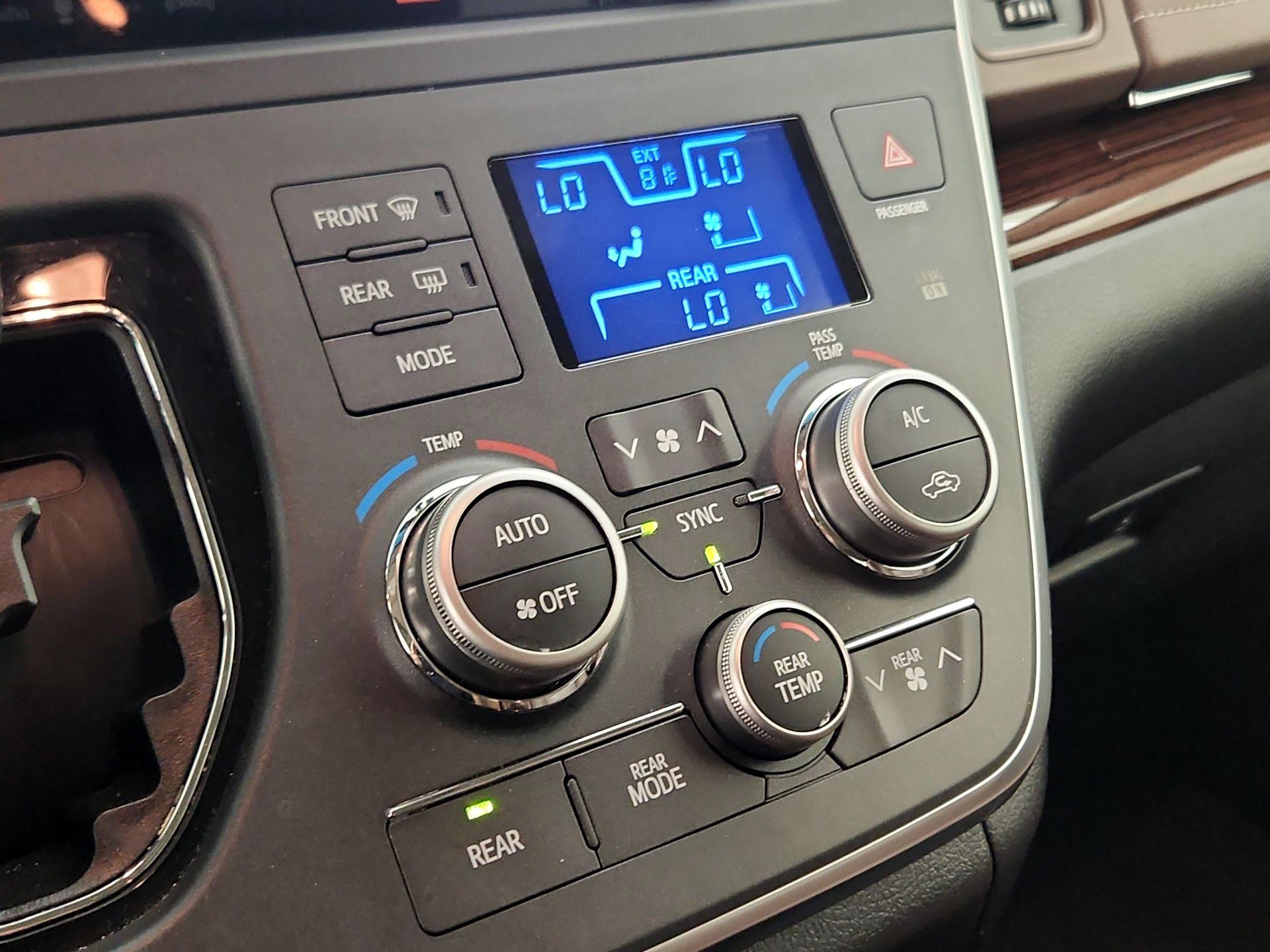 Thumbnail: 2016 Toyota Sienna - 17