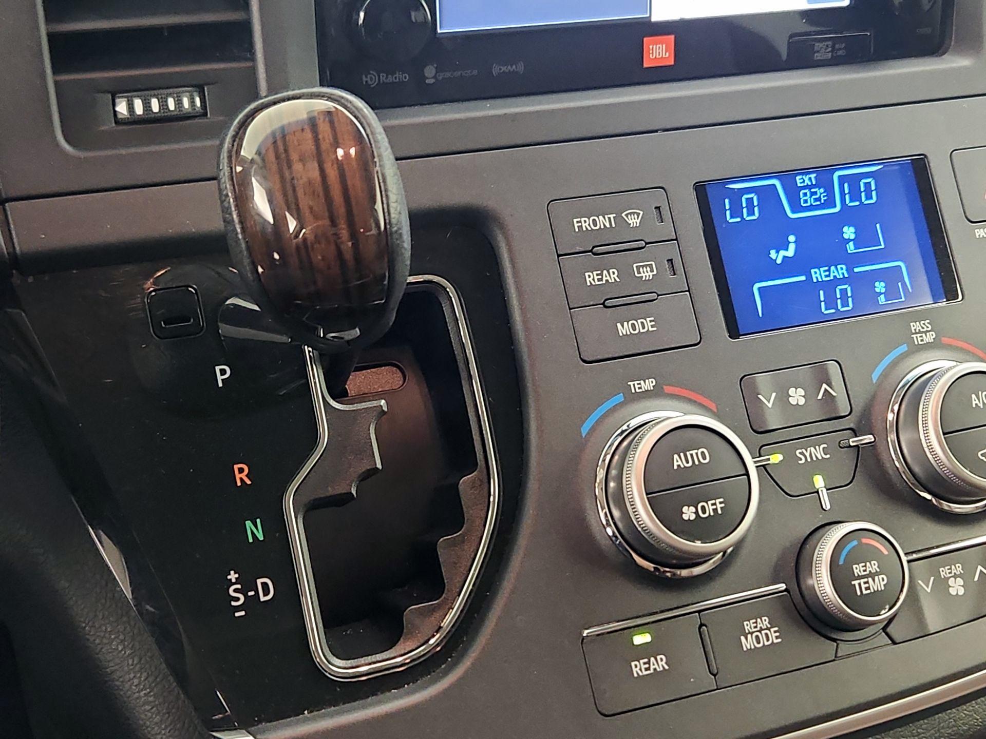 Thumbnail: 2016 Toyota Sienna - 18