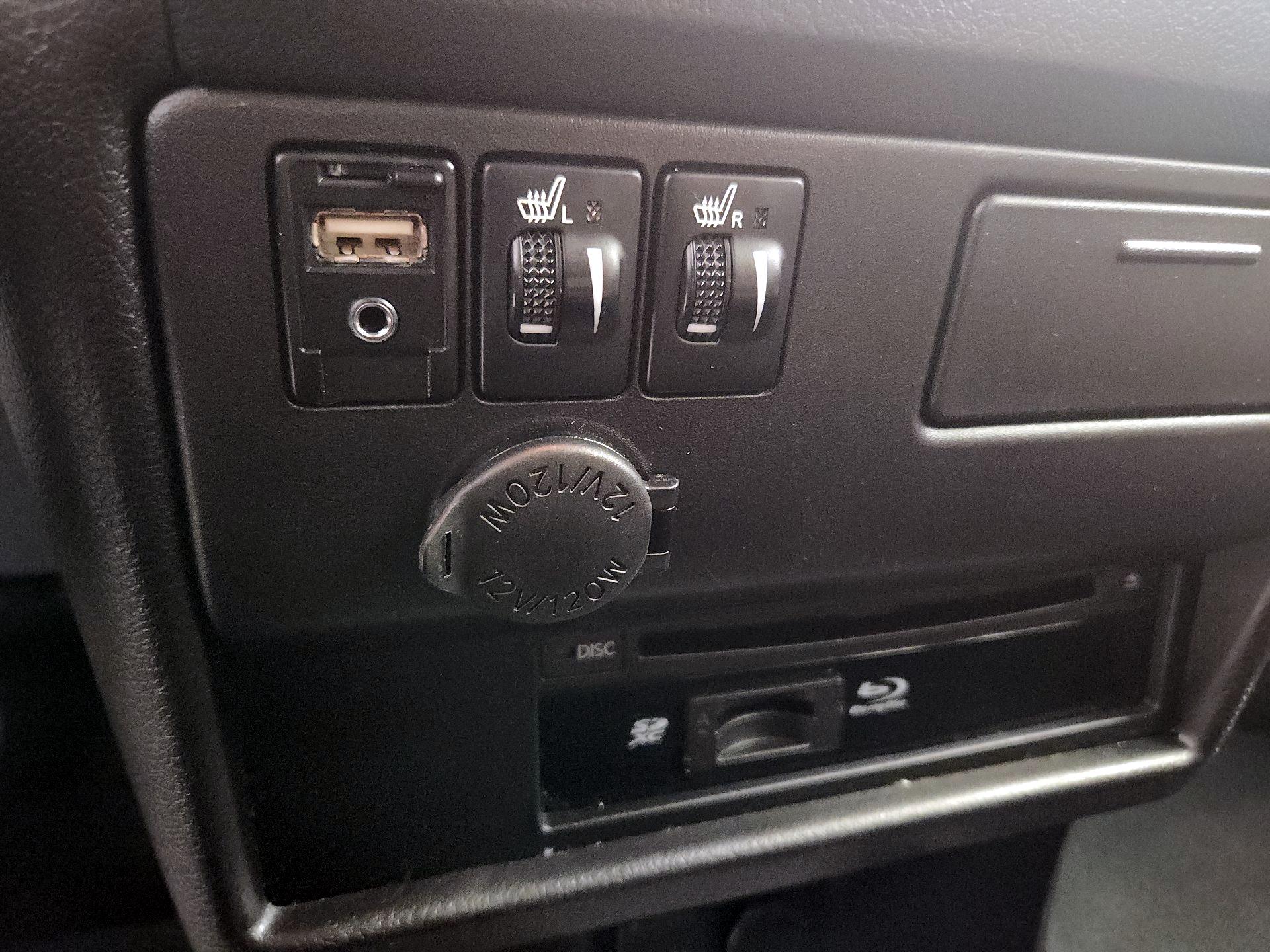 Thumbnail: 2016 Toyota Sienna - 19