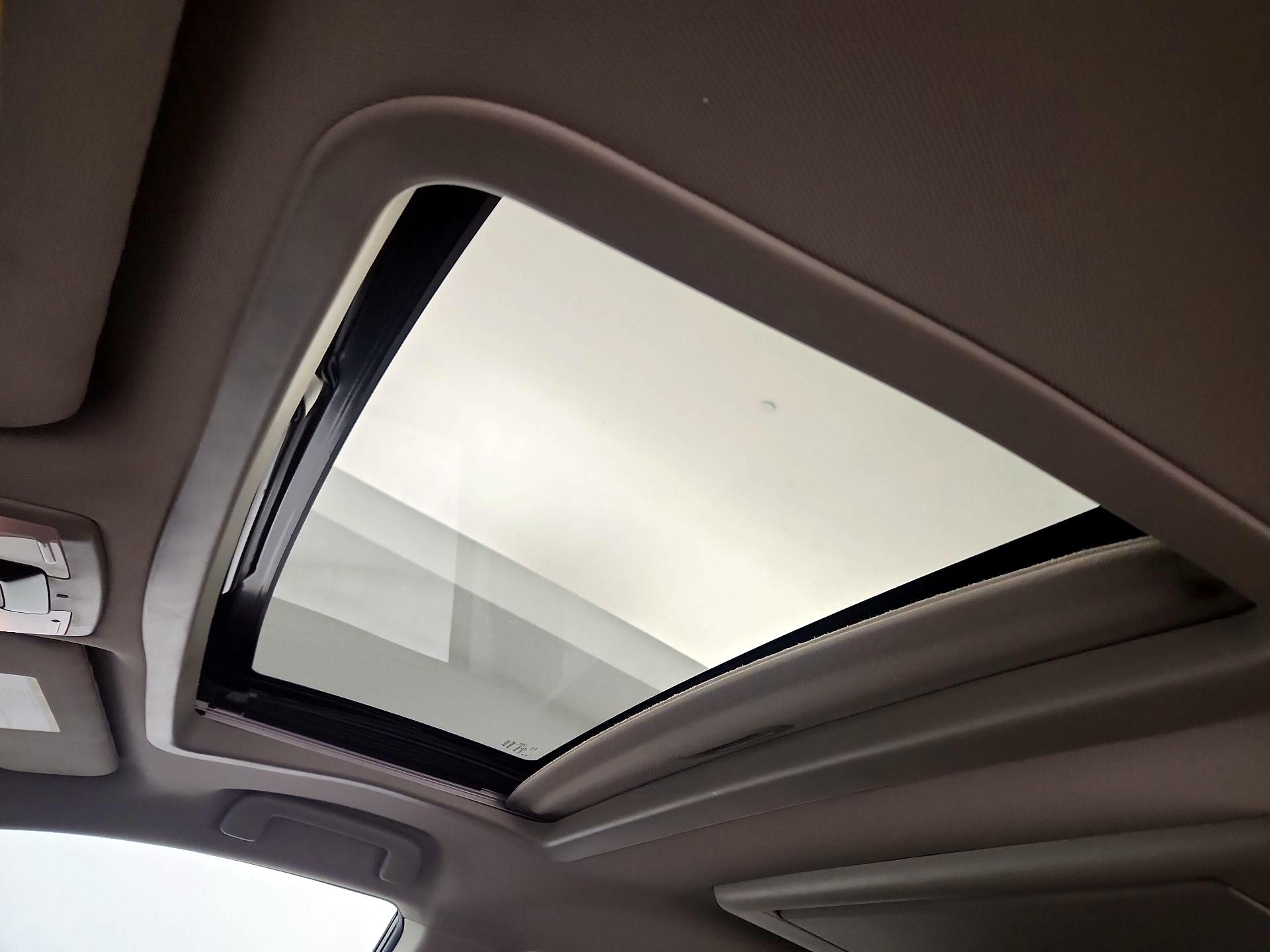 Thumbnail: 2016 Toyota Sienna - 20