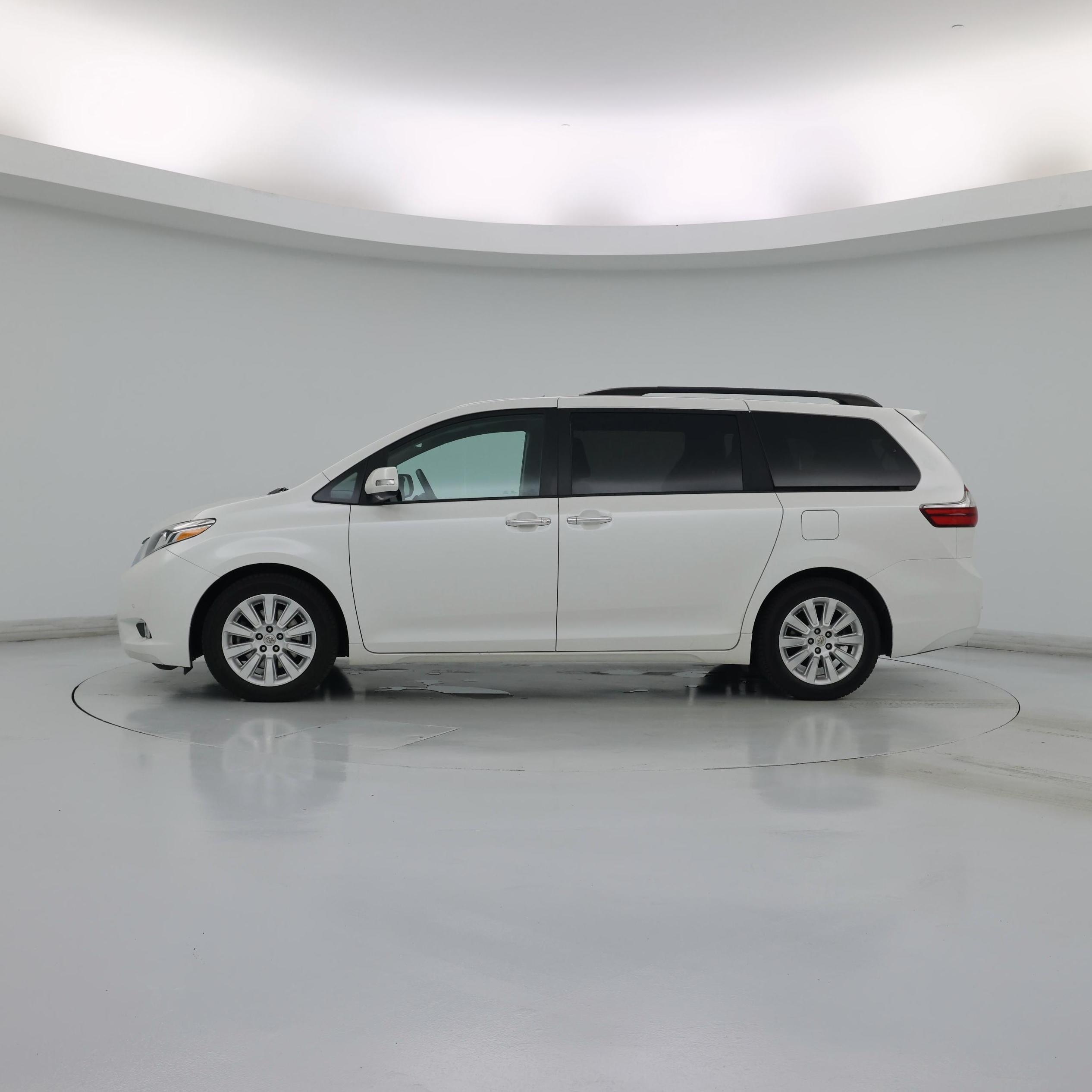 Thumbnail: 2016 Toyota Sienna - 3
