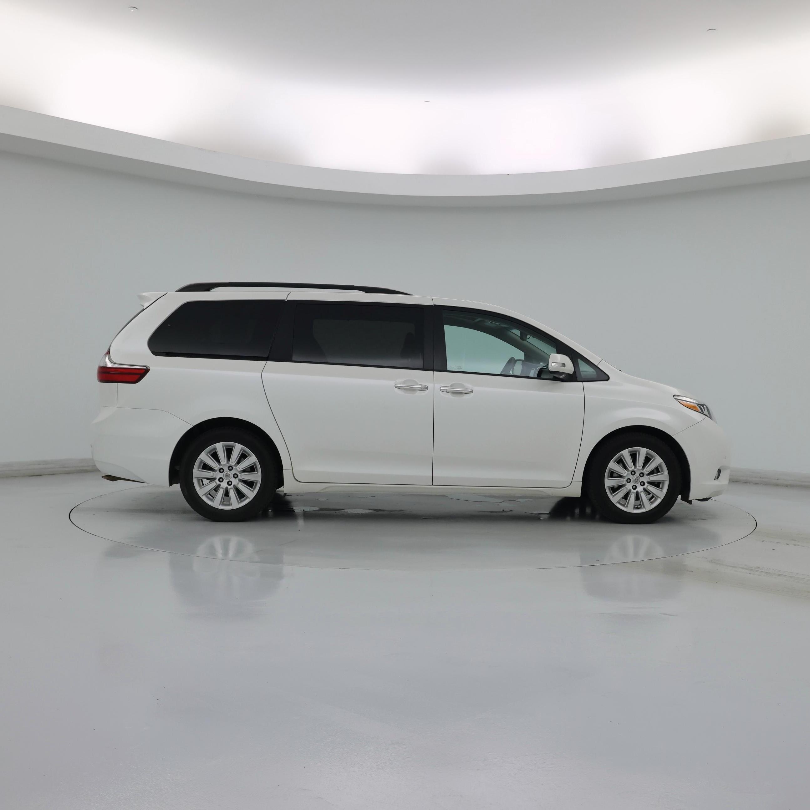Thumbnail: 2016 Toyota Sienna - 7