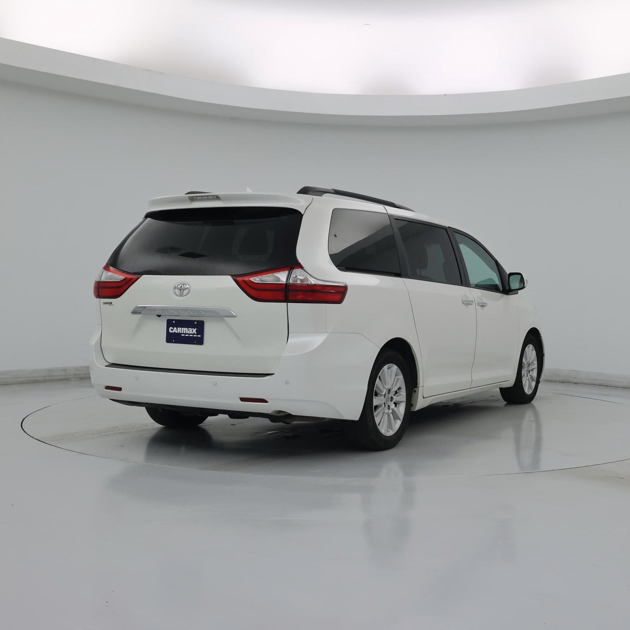 Thumbnail: 2016 Toyota Sienna - 8